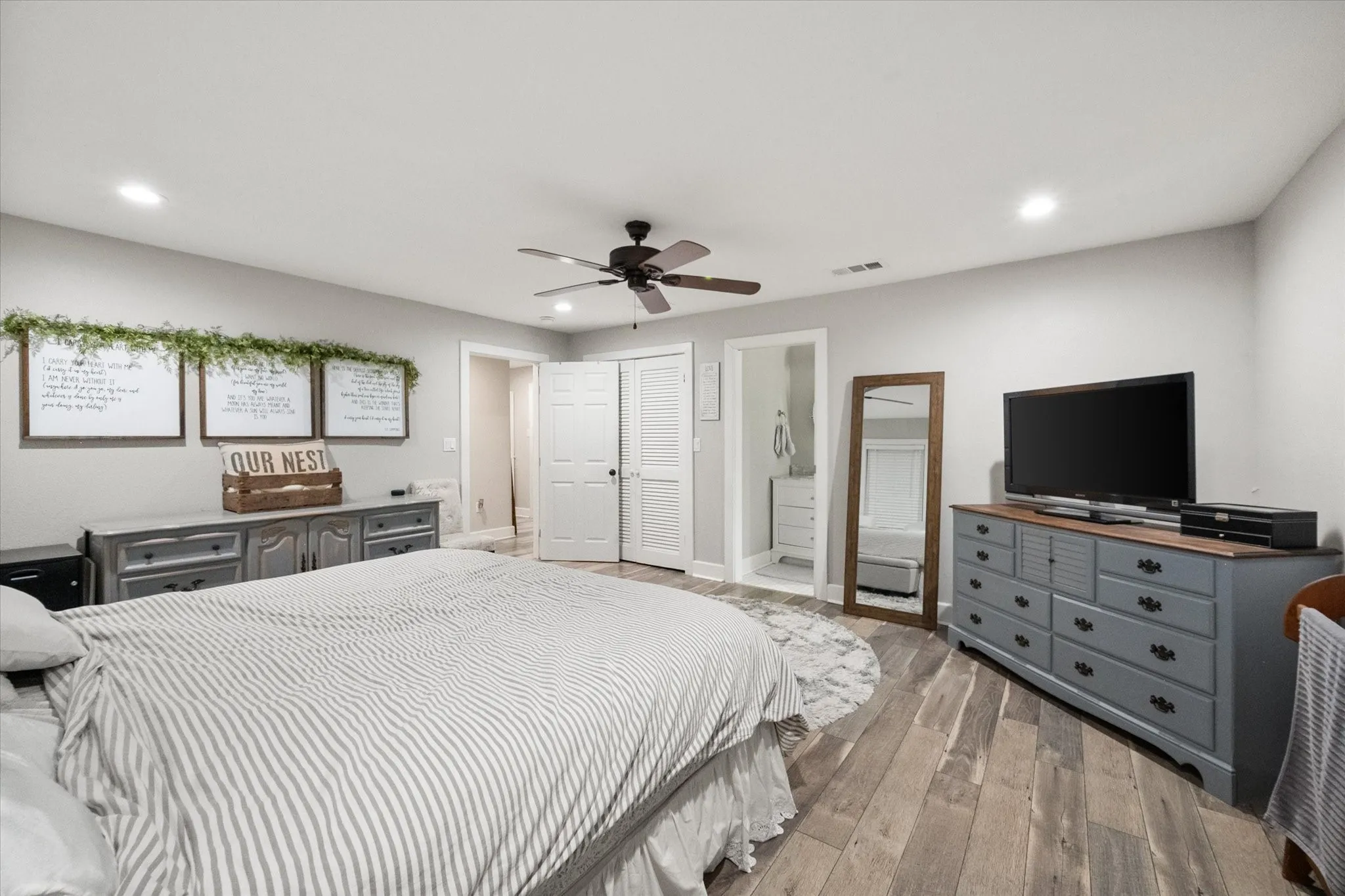 Single Family Residence For Sale in Ellis County , 516 E Ross Street, Waxahachie, Texas 75165, 3 Bedroom, 2 Bathroom, 1 Garage spaces, 1,484 Sqft, built in 1951, mls#21207075, Real Estate Agent in Waxahachie, Homes For Sale in Ellis county, Homes For Sale in Waxahachie, Realtor in Waxahachie Texas, Real Estate Brokerage Independent Realty Texas, Luminita Cordes Realtor