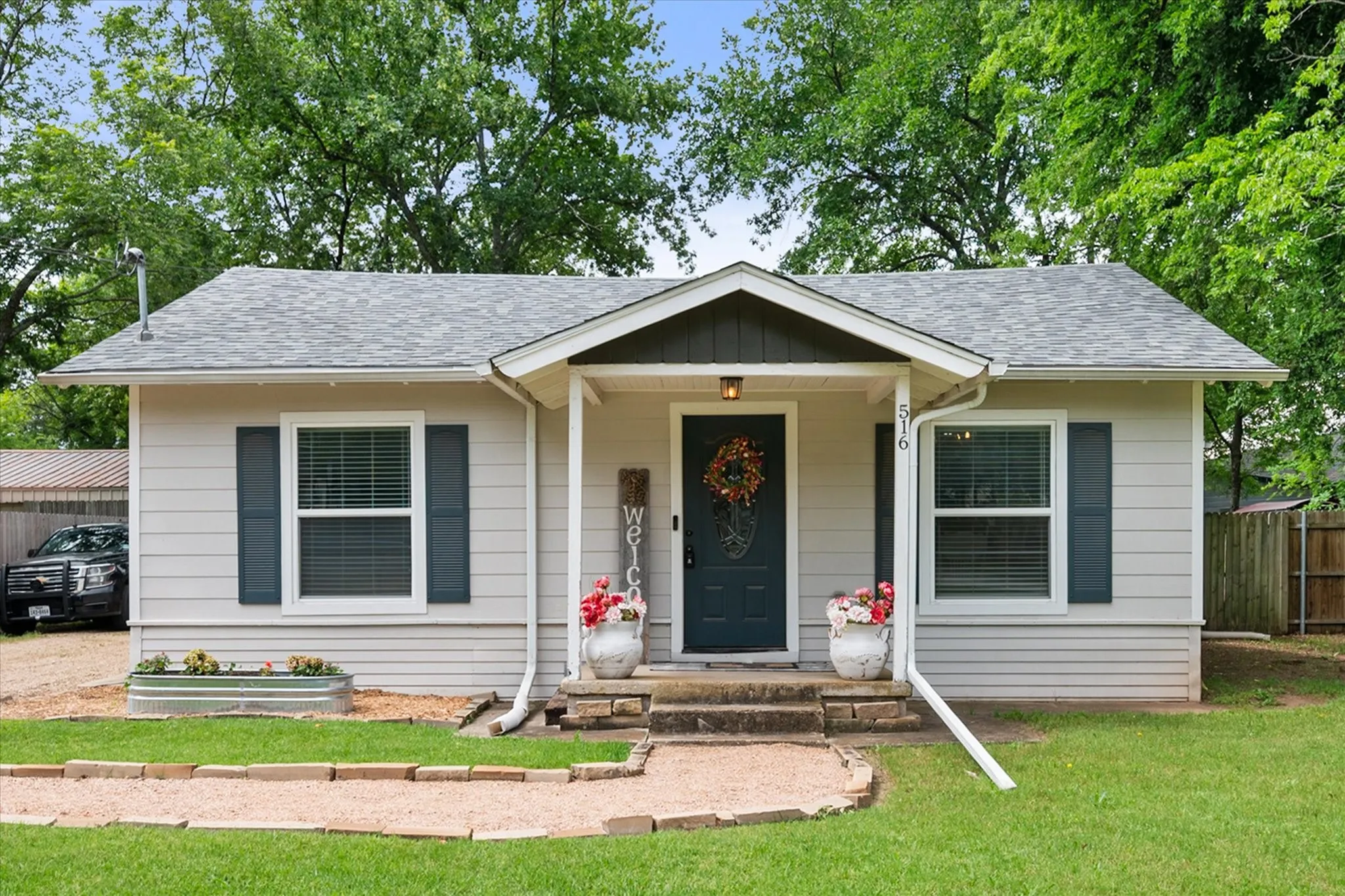 Single Family Residence For Sale in Ellis County , 516 E Ross Street, Waxahachie, Texas 75165, 3 Bedroom, 2 Bathroom, 1 Garage spaces, 1,484 Sqft, built in 1951, mls#21207075, Real Estate Agent in Waxahachie, Homes For Sale in Ellis county, Homes For Sale in Waxahachie, Realtor in Waxahachie Texas, Real Estate Brokerage Independent Realty Texas, Luminita Cordes Realtor