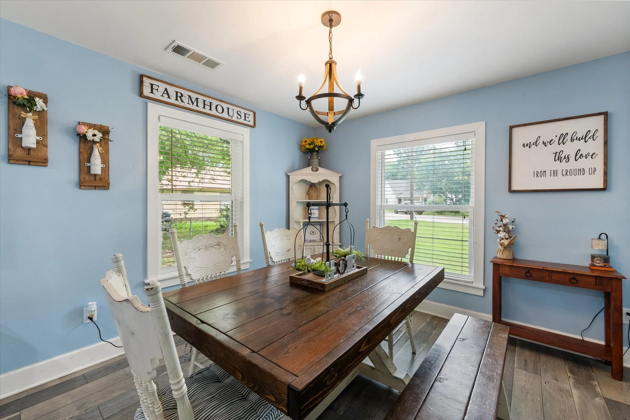 Single Family Residence For Sale in Ellis County , 516 E Ross Street, Waxahachie, Texas 75165, 3 Bedroom, 2 Bathroom, 1 Garage spaces, 1,484 Sqft, built in 1951, mls#21207075, Real Estate Agent in Waxahachie, Homes For Sale in Ellis county, Homes For Sale in Waxahachie, Realtor in Waxahachie Texas, Real Estate Brokerage Independent Realty Texas, Luminita Cordes Realtor
