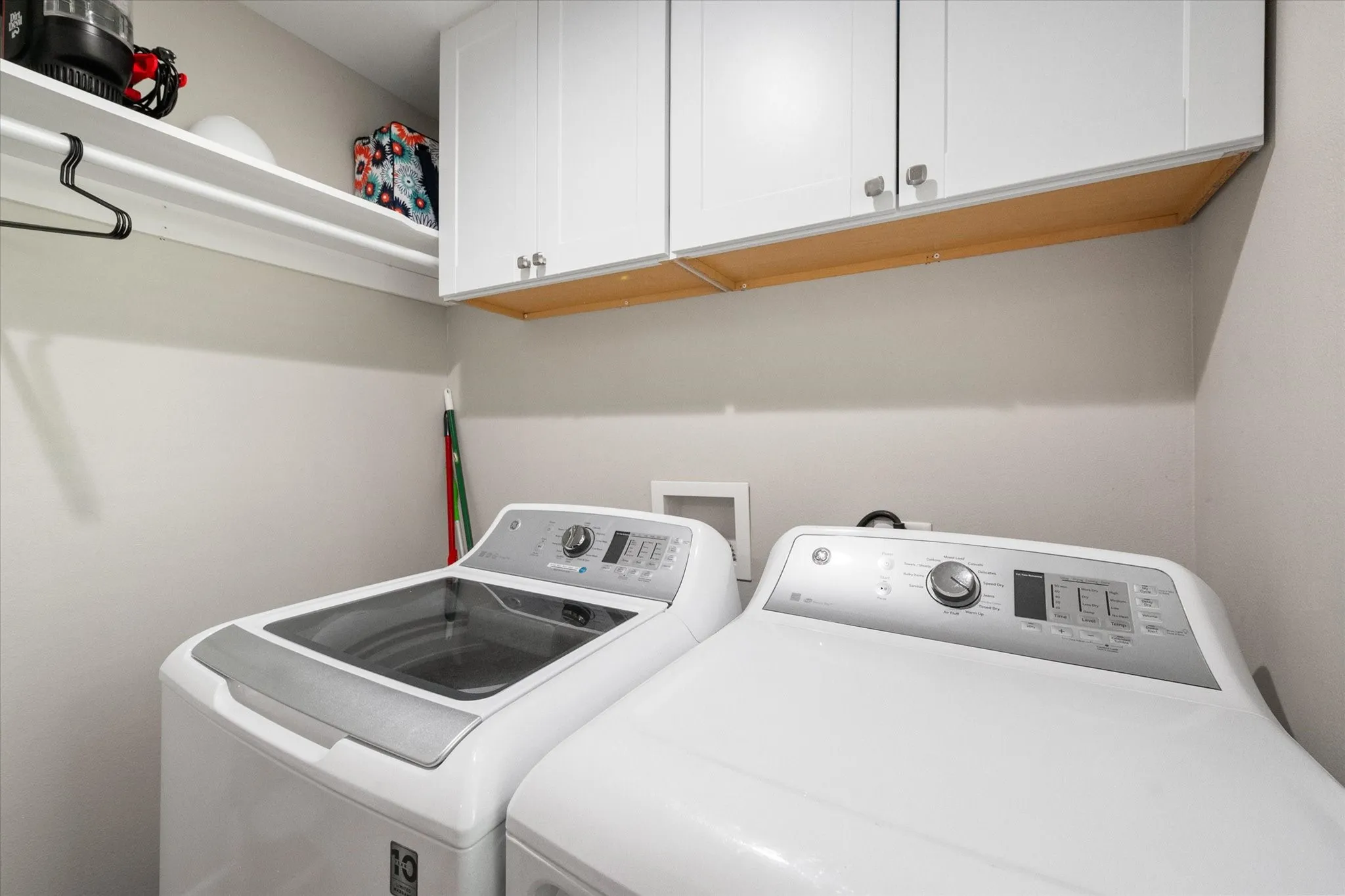 Single Family Residence For Sale in Ellis County , 516 E Ross Street, Waxahachie, Texas 75165, 3 Bedroom, 2 Bathroom, 1 Garage spaces, 1,484 Sqft, built in 1951, mls#21207075, Real Estate Agent in Waxahachie, Homes For Sale in Ellis county, Homes For Sale in Waxahachie, Realtor in Waxahachie Texas, Real Estate Brokerage Independent Realty Texas, Luminita Cordes Realtor