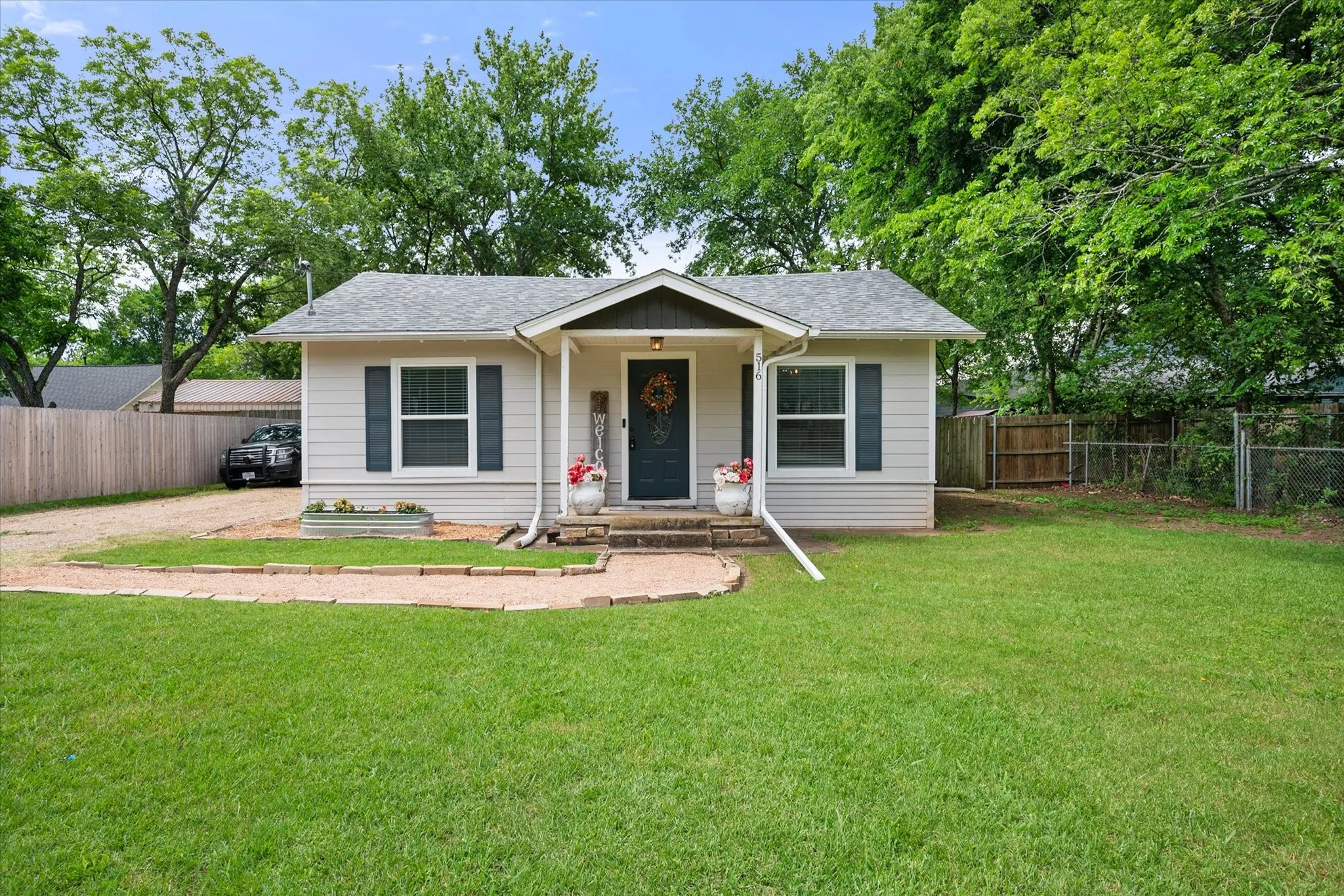 Single Family Residence For Sale in Ellis County , 516 E Ross Street, Waxahachie, Texas 75165, 3 Bedroom, 2 Bathroom, 1 Garage spaces, 1,484 Sqft, built in 1951, mls#21207075, Real Estate Agent in Waxahachie, Homes For Sale in Ellis county, Homes For Sale in Waxahachie, Realtor in Waxahachie Texas, Real Estate Brokerage Independent Realty Texas, Luminita Cordes Realtor