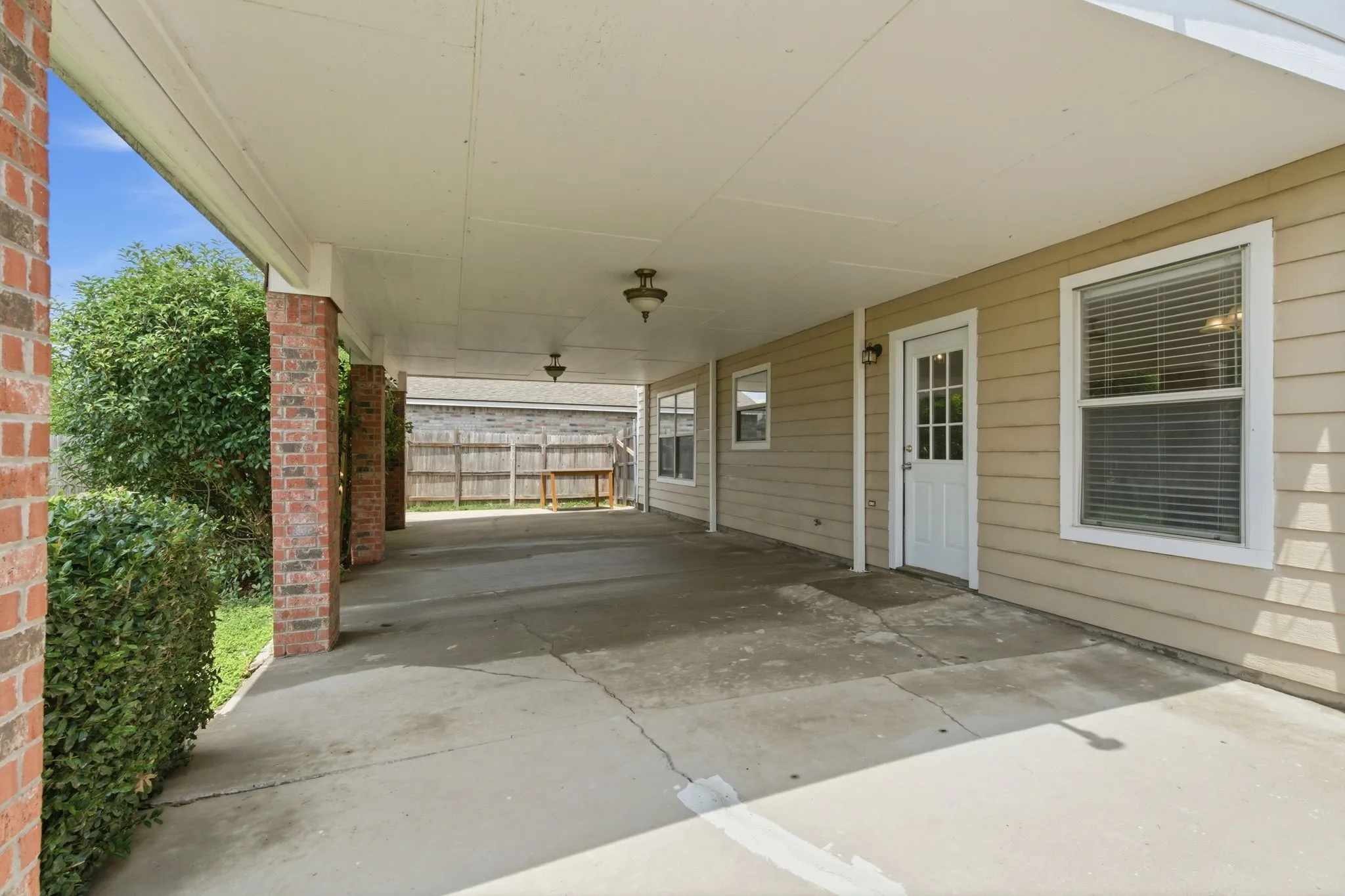 Single Family Residence For Sale in Tarrant County , 8173 Heritage Place Drive, Fort Worth, Texas 76137, 4 Bedrooms, 2 Bathrooms, 2 Garage spaces, 1,848 Sqft, built in 1997, Price $345,000, mls#21273823, Real Estate Agent in Fort Worth, Homes For Sale in Tarrant county, Homes For Sale in Fort Worth, Realtor in Fort Worth Texas, Real Estate Brokerage Independent Realty Texas, Luminita Cordes Realtor