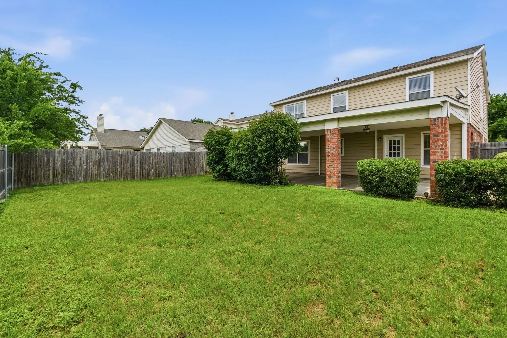 Single Family Residence For Sale in Tarrant County , 8173 Heritage Place Drive, Fort Worth, Texas 76137, 4 Bedrooms, 2 Bathrooms, 2 Garage spaces, 1,848 Sqft, built in 1997, Price $345,000, mls#21273823, Real Estate Agent in Fort Worth, Homes For Sale in Tarrant county, Homes For Sale in Fort Worth, Realtor in Fort Worth Texas, Real Estate Brokerage Independent Realty Texas, Luminita Cordes Realtor