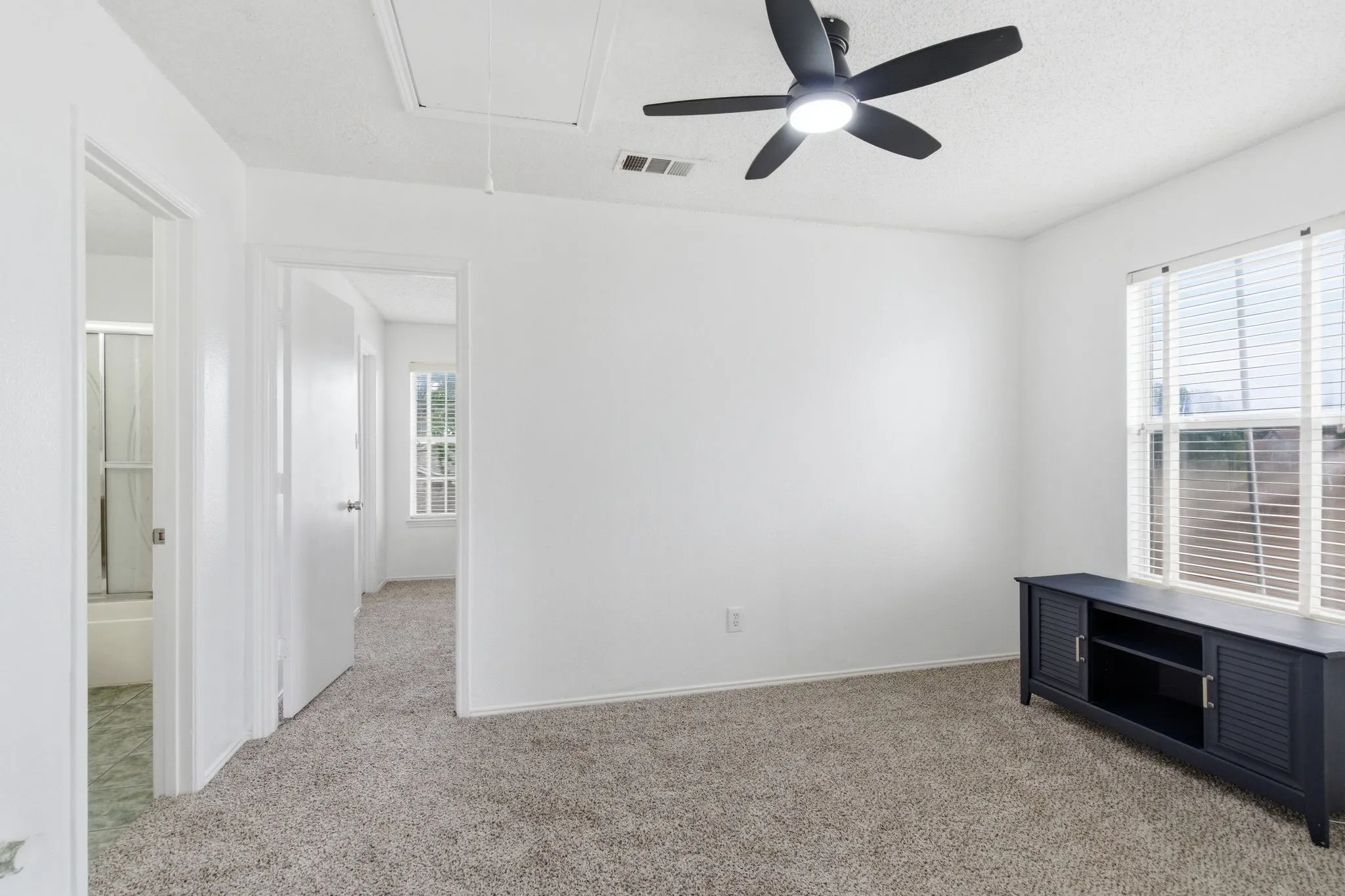 Single Family Residence For Sale in Tarrant County , 8173 Heritage Place Drive, Fort Worth, Texas 76137, 4 Bedrooms, 2 Bathrooms, 2 Garage spaces, 1,848 Sqft, built in 1997, Price $345,000, mls#21273823, Real Estate Agent in Fort Worth, Homes For Sale in Tarrant county, Homes For Sale in Fort Worth, Realtor in Fort Worth Texas, Real Estate Brokerage Independent Realty Texas, Luminita Cordes Realtor