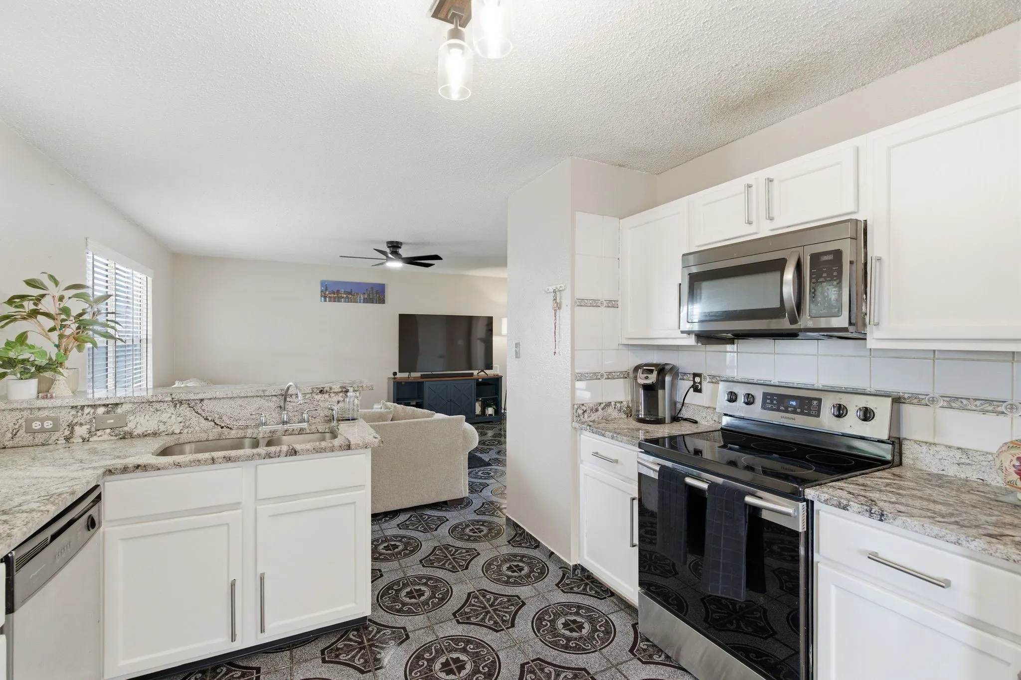 Single Family Residence For Sale in Tarrant County , 8173 Heritage Place Drive, Fort Worth, Texas 76137, 4 Bedrooms, 2 Bathrooms, 2 Garage spaces, 1,848 Sqft, built in 1997, Price $345,000, mls#21273823, Real Estate Agent in Fort Worth, Homes For Sale in Tarrant county, Homes For Sale in Fort Worth, Realtor in Fort Worth Texas, Real Estate Brokerage Independent Realty Texas, Luminita Cordes Realtor