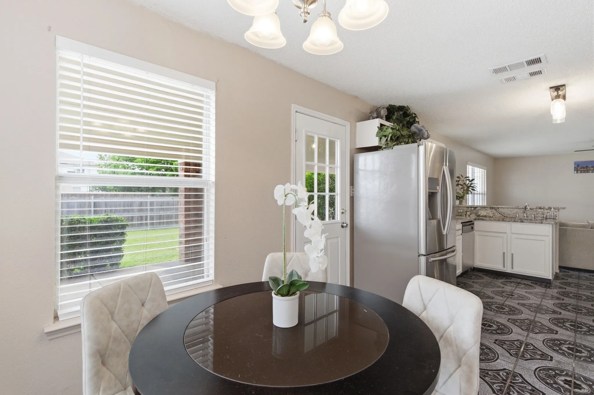 Single Family Residence For Sale in Tarrant County , 8173 Heritage Place Drive, Fort Worth, Texas 76137, 4 Bedrooms, 2 Bathrooms, 2 Garage spaces, 1,848 Sqft, built in 1997, Price $345,000, mls#21273823, Real Estate Agent in Fort Worth, Homes For Sale in Tarrant county, Homes For Sale in Fort Worth, Realtor in Fort Worth Texas, Real Estate Brokerage Independent Realty Texas, Luminita Cordes Realtor