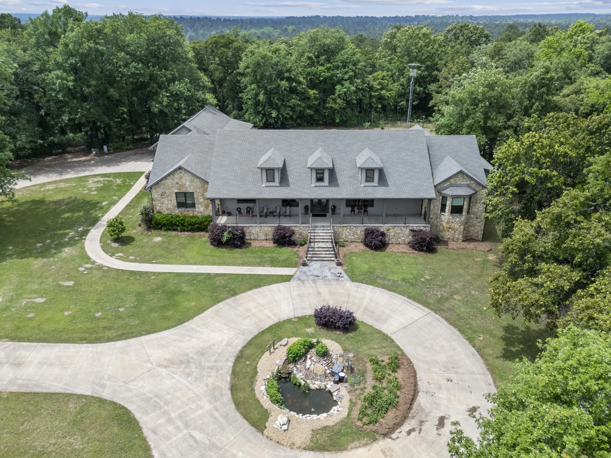 Single Family Residence For Sale in Wood County , 4354 S Fm 2869, Hawkins, Texas 75765, 3 Bedrooms, 4 Bathrooms, 3 Garage spaces, 4,940 Sqft, built in 2017, Price $1,190,000, mls#21273837, Real Estate Agent in Hawkins, Homes For Sale in Wood county, Homes For Sale in Hawkins, Realtor in Hawkins Texas, Real Estate Brokerage Independent Realty Texas, Luminita Cordes Realtor