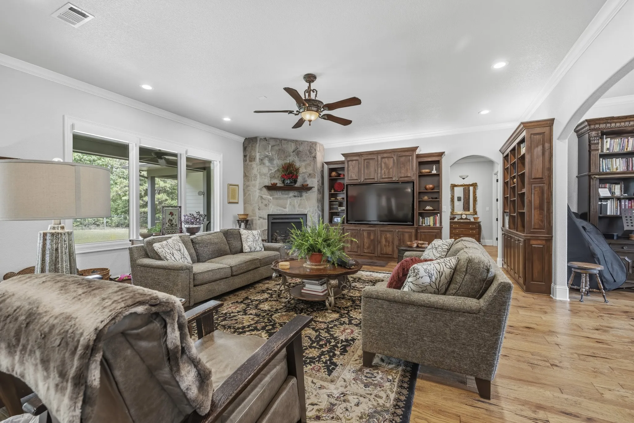 Single Family Residence For Sale in Wood County , 4354 S Fm 2869, Hawkins, Texas 75765, 3 Bedrooms, 4 Bathrooms, 3 Garage spaces, 4,940 Sqft, built in 2017, Price $1,190,000, mls#21273837, Real Estate Agent in Hawkins, Homes For Sale in Wood county, Homes For Sale in Hawkins, Realtor in Hawkins Texas, Real Estate Brokerage Independent Realty Texas, Luminita Cordes Realtor