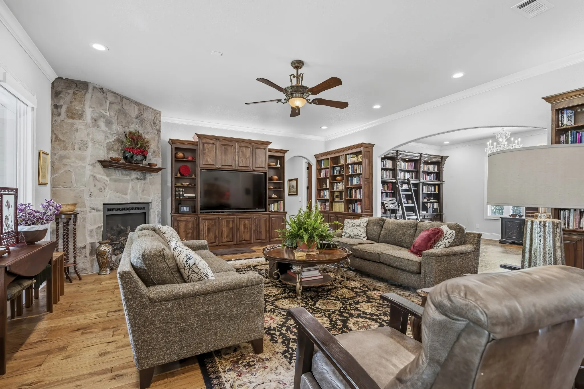 Single Family Residence For Sale in Wood County , 4354 S Fm 2869, Hawkins, Texas 75765, 3 Bedrooms, 4 Bathrooms, 3 Garage spaces, 4,940 Sqft, built in 2017, Price $1,190,000, mls#21273837, Real Estate Agent in Hawkins, Homes For Sale in Wood county, Homes For Sale in Hawkins, Realtor in Hawkins Texas, Real Estate Brokerage Independent Realty Texas, Luminita Cordes Realtor