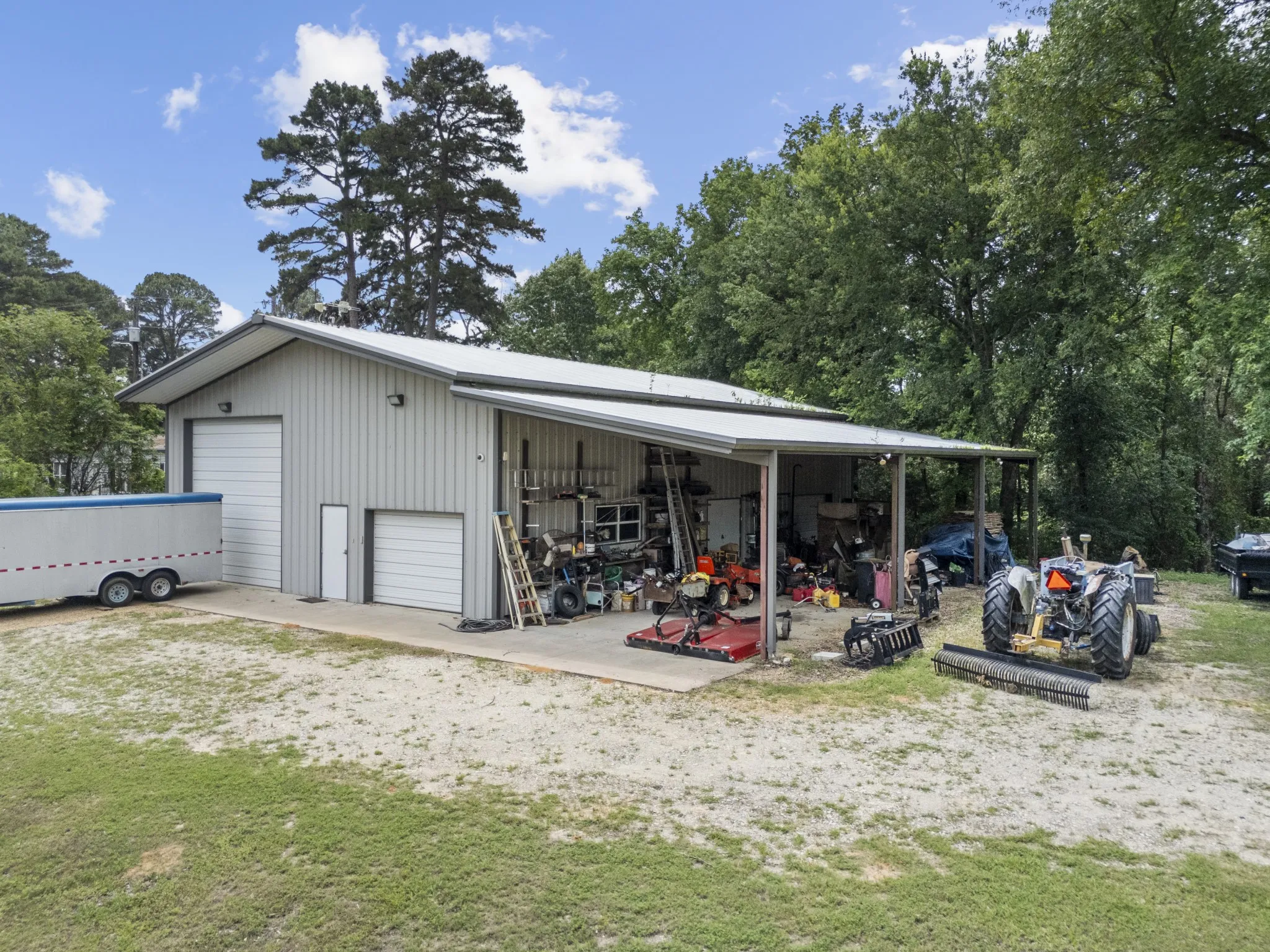 Single Family Residence For Sale in Wood County , 4354 S Fm 2869, Hawkins, Texas 75765, 3 Bedrooms, 4 Bathrooms, 3 Garage spaces, 4,940 Sqft, built in 2017, Price $1,190,000, mls#21273837, Real Estate Agent in Hawkins, Homes For Sale in Wood county, Homes For Sale in Hawkins, Realtor in Hawkins Texas, Real Estate Brokerage Independent Realty Texas, Luminita Cordes Realtor