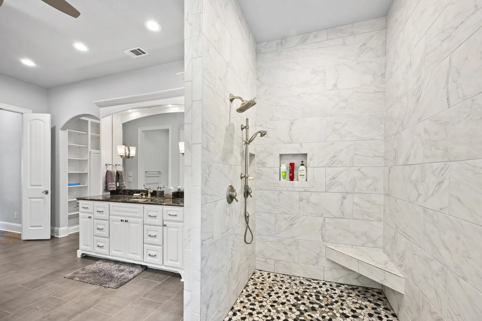 Single Family Residence For Sale in Wood County , 4354 S Fm 2869, Hawkins, Texas 75765, 3 Bedrooms, 4 Bathrooms, 3 Garage spaces, 4,940 Sqft, built in 2017, Price $1,190,000, mls#21273837, Real Estate Agent in Hawkins, Homes For Sale in Wood county, Homes For Sale in Hawkins, Realtor in Hawkins Texas, Real Estate Brokerage Independent Realty Texas, Luminita Cordes Realtor