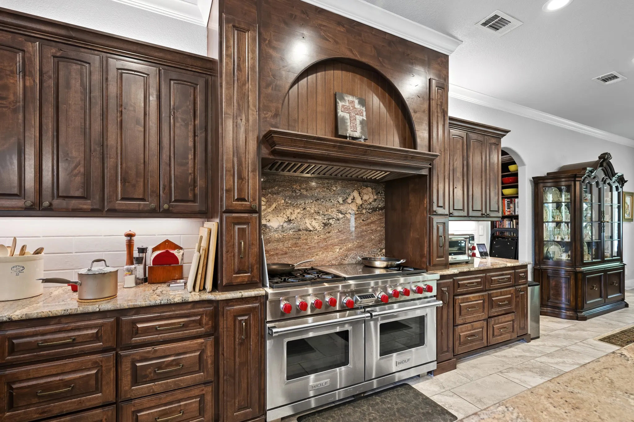 Single Family Residence For Sale in Wood County , 4354 S Fm 2869, Hawkins, Texas 75765, 3 Bedrooms, 4 Bathrooms, 3 Garage spaces, 4,940 Sqft, built in 2017, Price $1,190,000, mls#21273837, Real Estate Agent in Hawkins, Homes For Sale in Wood county, Homes For Sale in Hawkins, Realtor in Hawkins Texas, Real Estate Brokerage Independent Realty Texas, Luminita Cordes Realtor