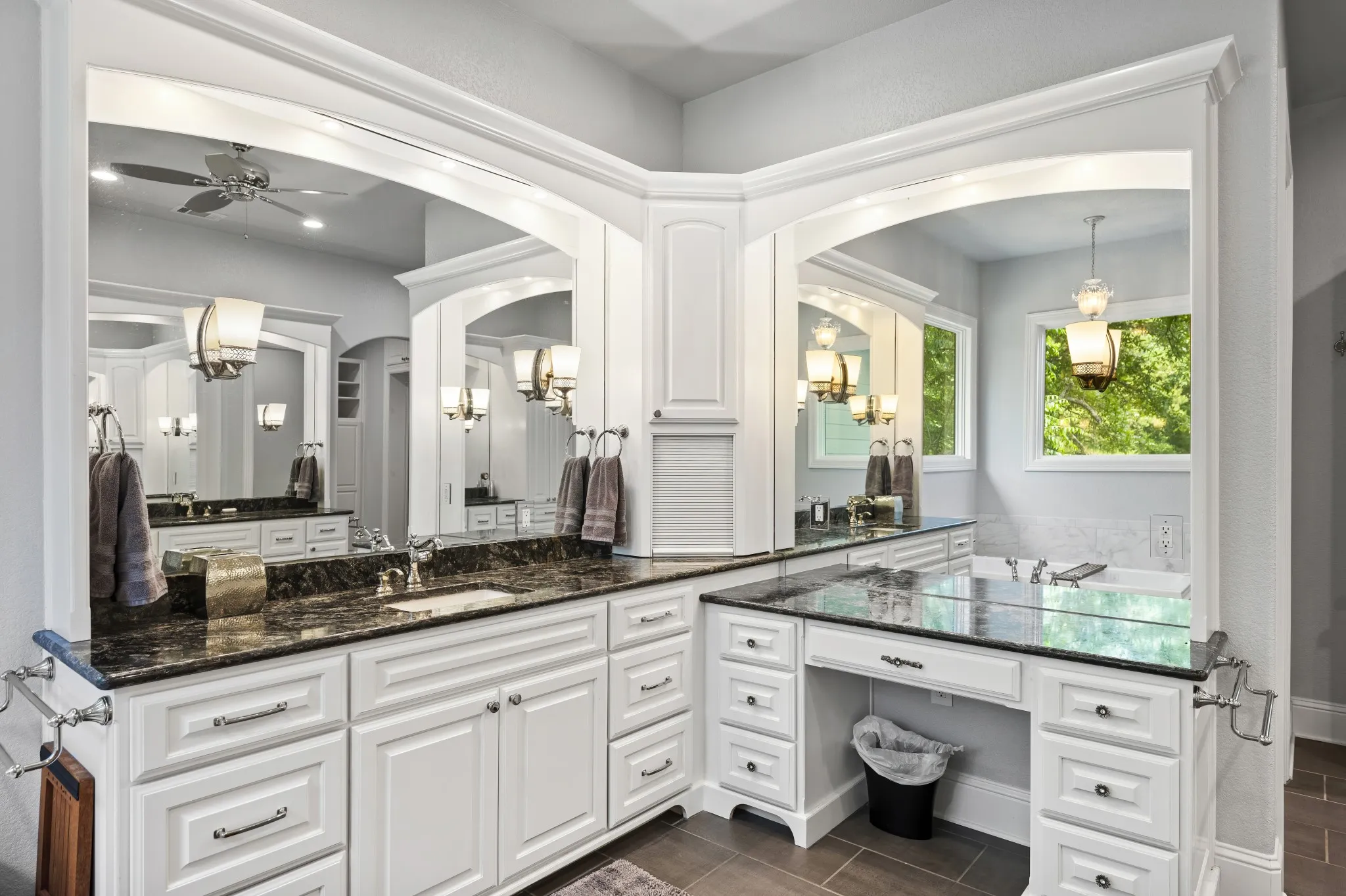 Single Family Residence For Sale in Wood County , 4354 S Fm 2869, Hawkins, Texas 75765, 3 Bedrooms, 4 Bathrooms, 3 Garage spaces, 4,940 Sqft, built in 2017, Price $1,190,000, mls#21273837, Real Estate Agent in Hawkins, Homes For Sale in Wood county, Homes For Sale in Hawkins, Realtor in Hawkins Texas, Real Estate Brokerage Independent Realty Texas, Luminita Cordes Realtor