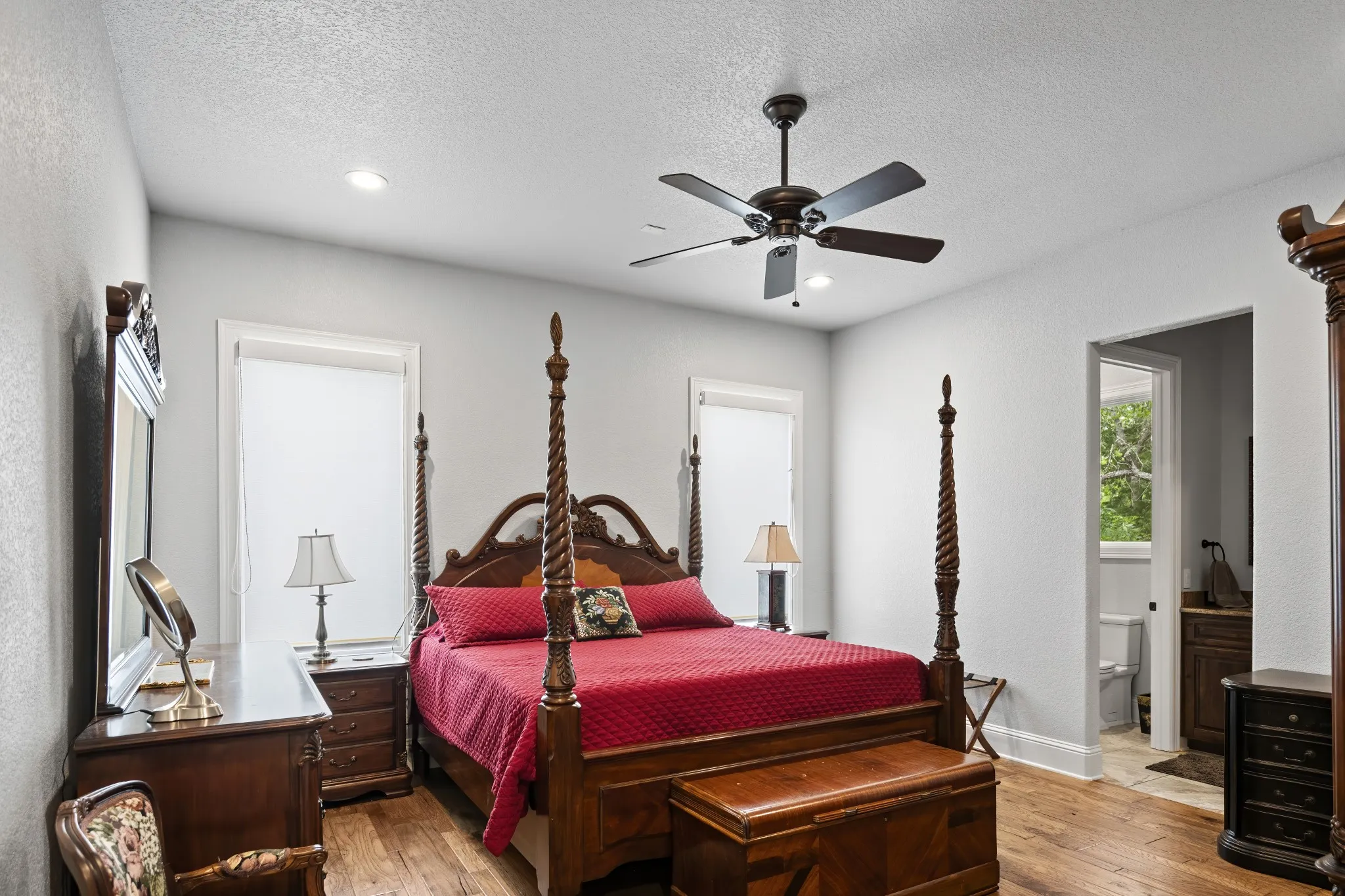 Single Family Residence For Sale in Wood County , 4354 S Fm 2869, Hawkins, Texas 75765, 3 Bedrooms, 4 Bathrooms, 3 Garage spaces, 4,940 Sqft, built in 2017, Price $1,190,000, mls#21273837, Real Estate Agent in Hawkins, Homes For Sale in Wood county, Homes For Sale in Hawkins, Realtor in Hawkins Texas, Real Estate Brokerage Independent Realty Texas, Luminita Cordes Realtor