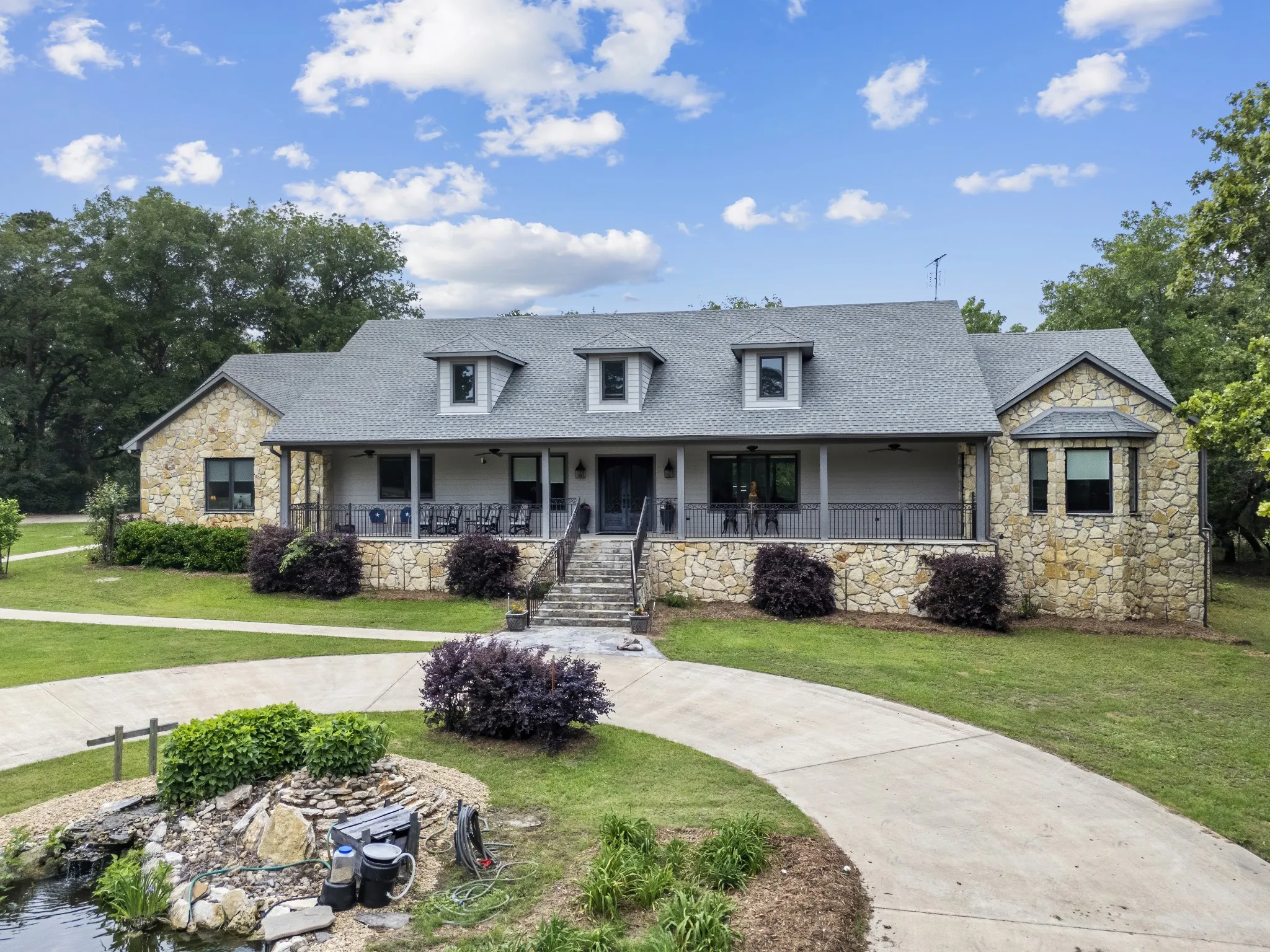 Single Family Residence For Sale in Wood County , 4354 S Fm 2869, Hawkins, Texas 75765, 3 Bedrooms, 4 Bathrooms, 3 Garage spaces, 4,940 Sqft, built in 2017, Price $1,190,000, mls#21273837, Real Estate Agent in Hawkins, Homes For Sale in Wood county, Homes For Sale in Hawkins, Realtor in Hawkins Texas, Real Estate Brokerage Independent Realty Texas, Luminita Cordes Realtor
