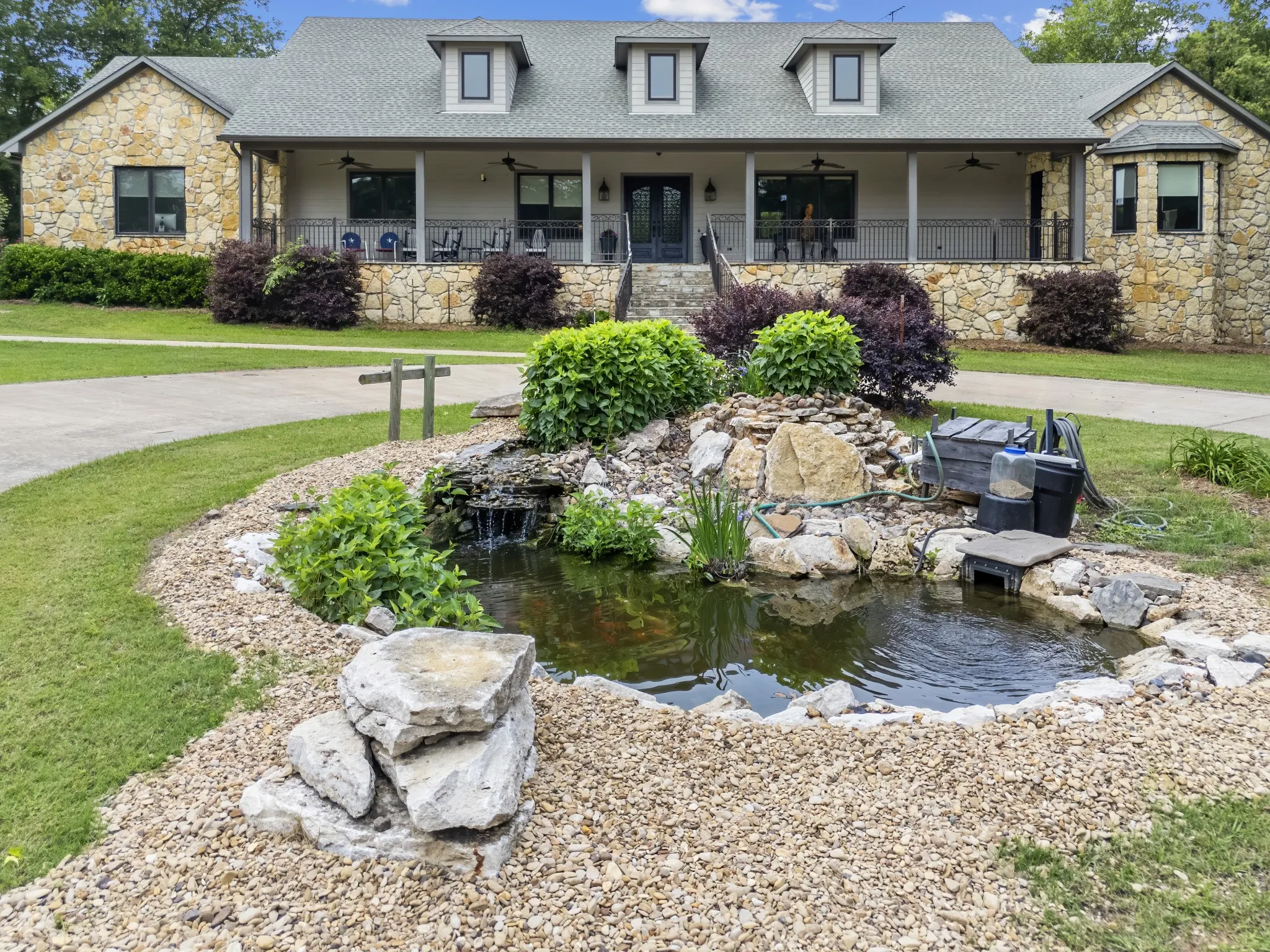 Single Family Residence For Sale in Wood County , 4354 S Fm 2869, Hawkins, Texas 75765, 3 Bedrooms, 4 Bathrooms, 3 Garage spaces, 4,940 Sqft, built in 2017, Price $1,190,000, mls#21273837, Real Estate Agent in Hawkins, Homes For Sale in Wood county, Homes For Sale in Hawkins, Realtor in Hawkins Texas, Real Estate Brokerage Independent Realty Texas, Luminita Cordes Realtor