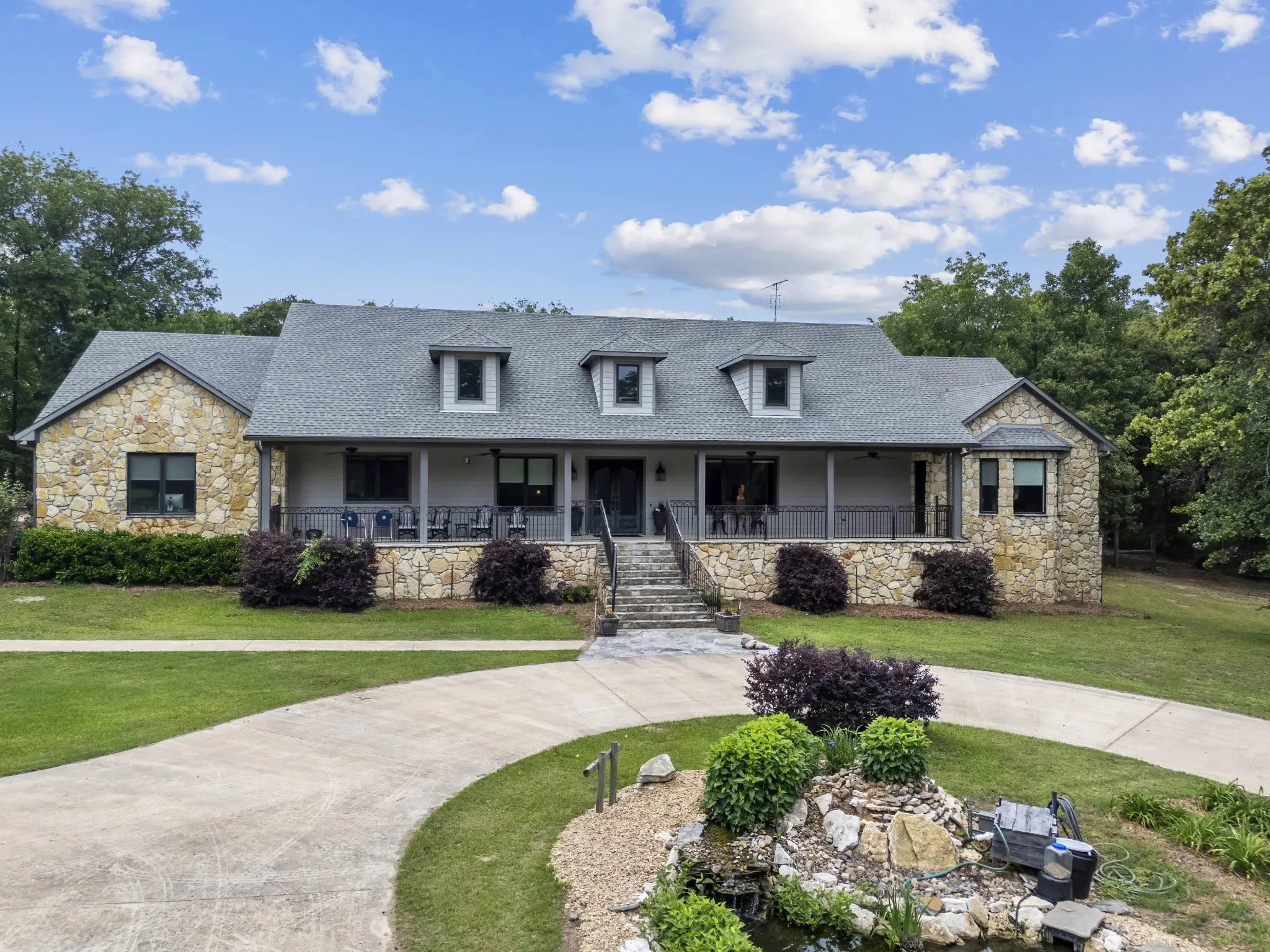 Single Family Residence For Sale in Wood County , 4354 S Fm 2869, Hawkins, Texas 75765, 3 Bedrooms, 4 Bathrooms, 3 Garage spaces, 4,940 Sqft, built in 2017, Price $1,190,000, mls#21273837, Real Estate Agent in Hawkins, Homes For Sale in Wood county, Homes For Sale in Hawkins, Realtor in Hawkins Texas, Real Estate Brokerage Independent Realty Texas, Luminita Cordes Realtor