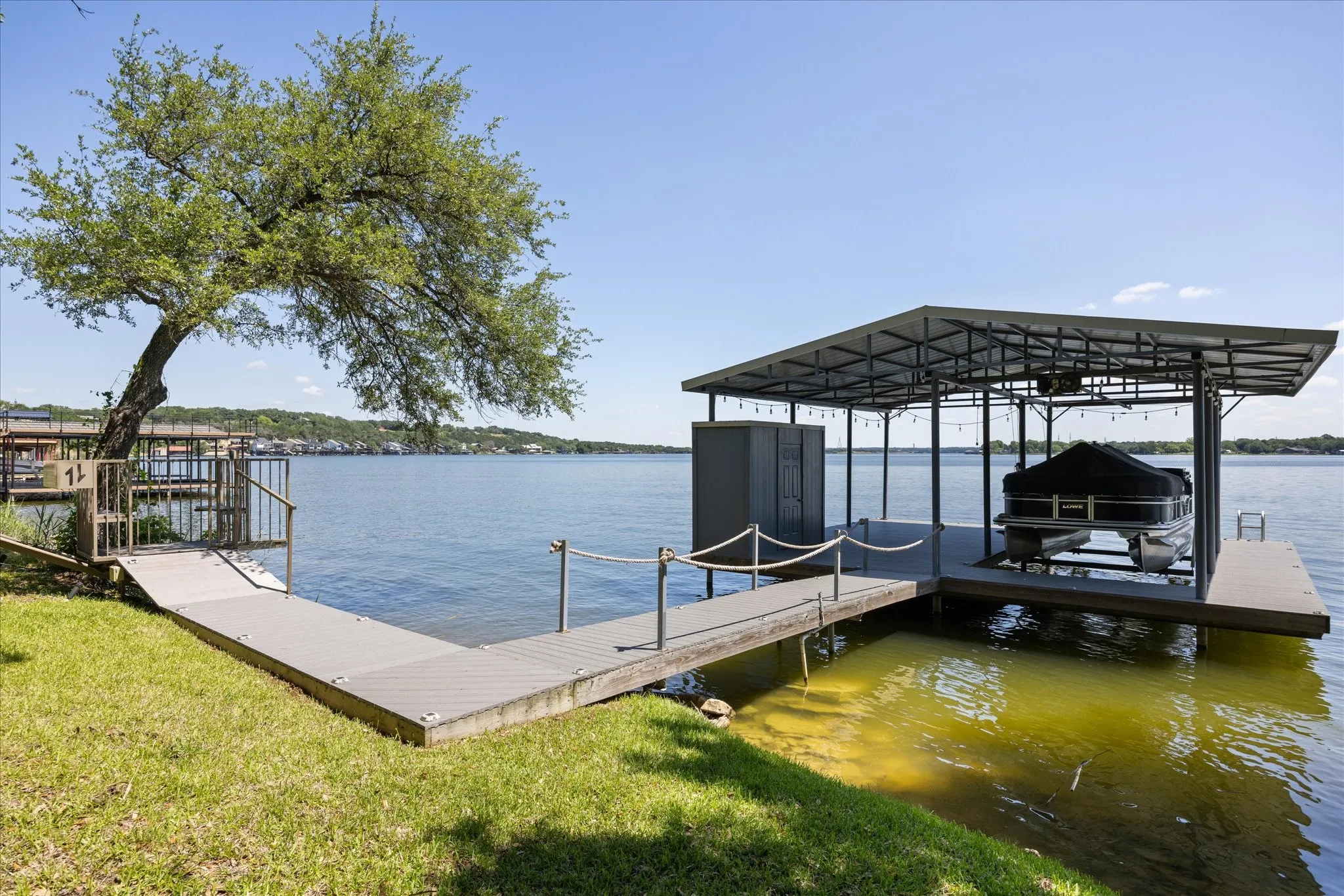 Single Family Residence For Sale in Hood County , 3818 Mambrino Highway, Granbury, Texas 76048, 4 Bedroom, 3 Bathroom, 2 Garage spaces, 2,387 Sqft, built in 1993, mls#21266056, Real Estate Agent in Granbury, Homes For Sale in Hood county, Homes For Sale in Granbury, Realtor in Granbury Texas, Real Estate Brokerage Independent Realty Texas, Luminita Cordes Realtor