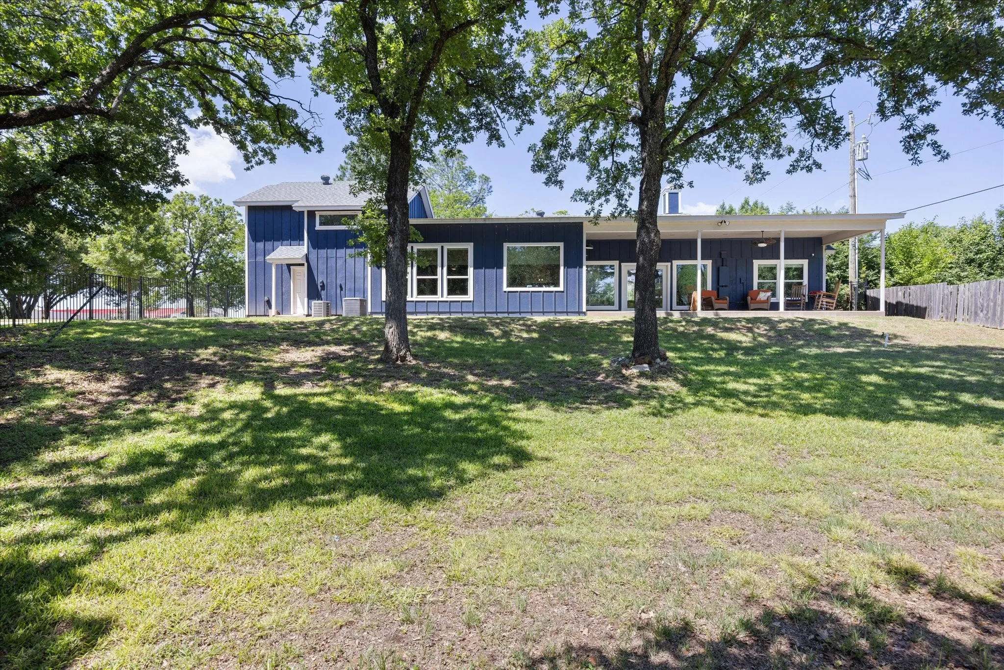 Single Family Residence For Sale in Hood County , 3818 Mambrino Highway, Granbury, Texas 76048, 4 Bedroom, 3 Bathroom, 2 Garage spaces, 2,387 Sqft, built in 1993, mls#21266056, Real Estate Agent in Granbury, Homes For Sale in Hood county, Homes For Sale in Granbury, Realtor in Granbury Texas, Real Estate Brokerage Independent Realty Texas, Luminita Cordes Realtor