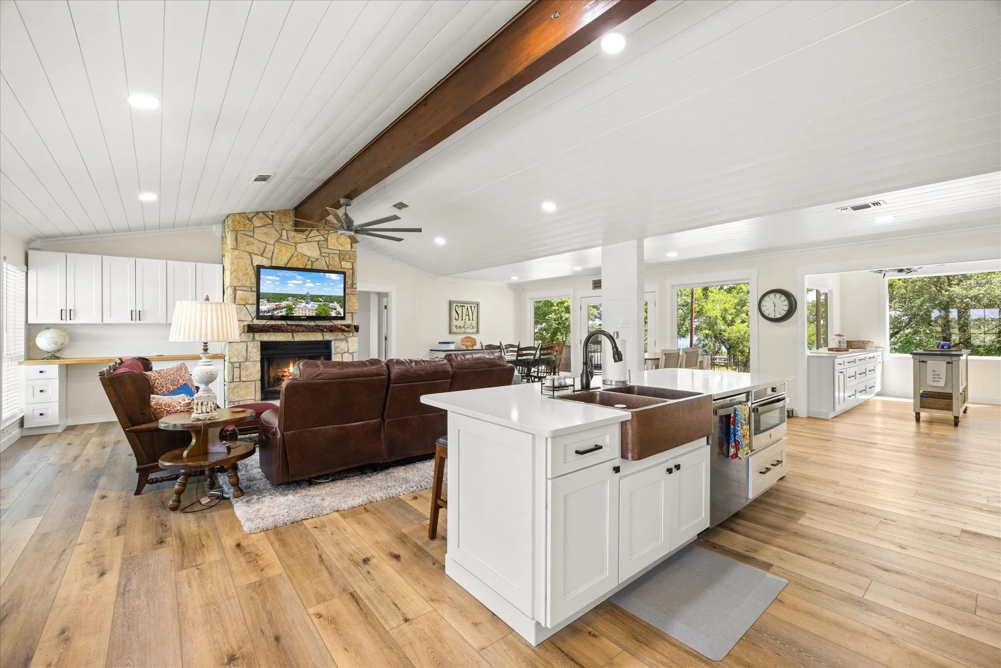 Single Family Residence For Sale in Hood County , 3818 Mambrino Highway, Granbury, Texas 76048, 4 Bedroom, 3 Bathroom, 2 Garage spaces, 2,387 Sqft, built in 1993, mls#21266056, Real Estate Agent in Granbury, Homes For Sale in Hood county, Homes For Sale in Granbury, Realtor in Granbury Texas, Real Estate Brokerage Independent Realty Texas, Luminita Cordes Realtor