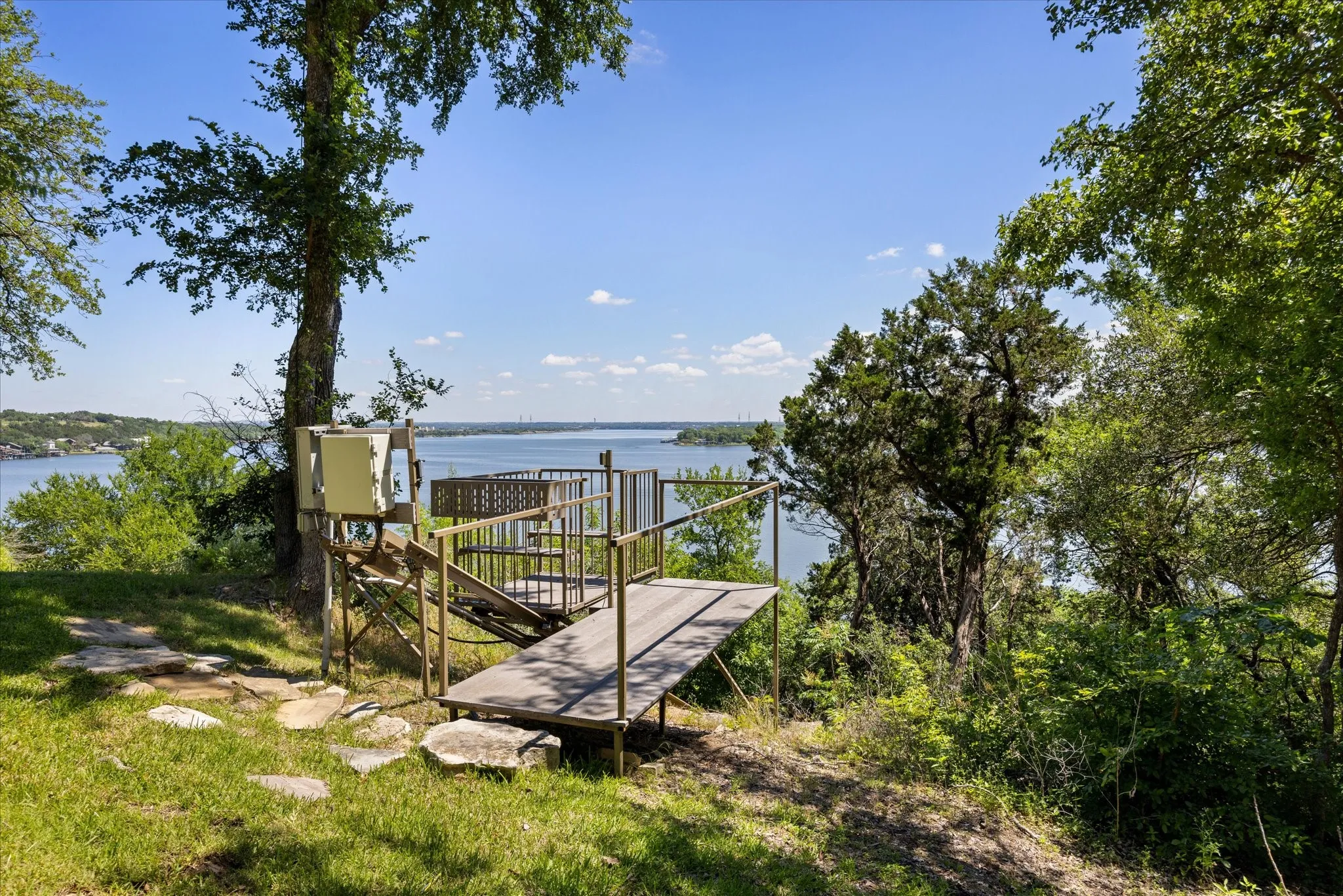 Single Family Residence For Sale in Hood County , 3818 Mambrino Highway, Granbury, Texas 76048, 4 Bedroom, 3 Bathroom, 2 Garage spaces, 2,387 Sqft, built in 1993, mls#21266056, Real Estate Agent in Granbury, Homes For Sale in Hood county, Homes For Sale in Granbury, Realtor in Granbury Texas, Real Estate Brokerage Independent Realty Texas, Luminita Cordes Realtor