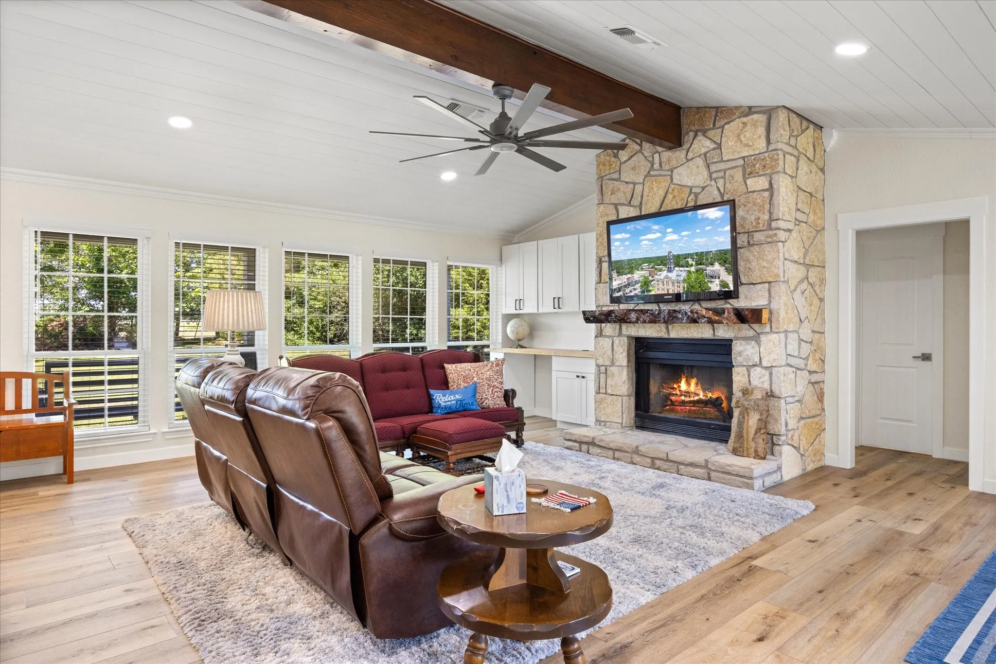 Single Family Residence For Sale in Hood County , 3818 Mambrino Highway, Granbury, Texas 76048, 4 Bedroom, 3 Bathroom, 2 Garage spaces, 2,387 Sqft, built in 1993, mls#21266056, Real Estate Agent in Granbury, Homes For Sale in Hood county, Homes For Sale in Granbury, Realtor in Granbury Texas, Real Estate Brokerage Independent Realty Texas, Luminita Cordes Realtor