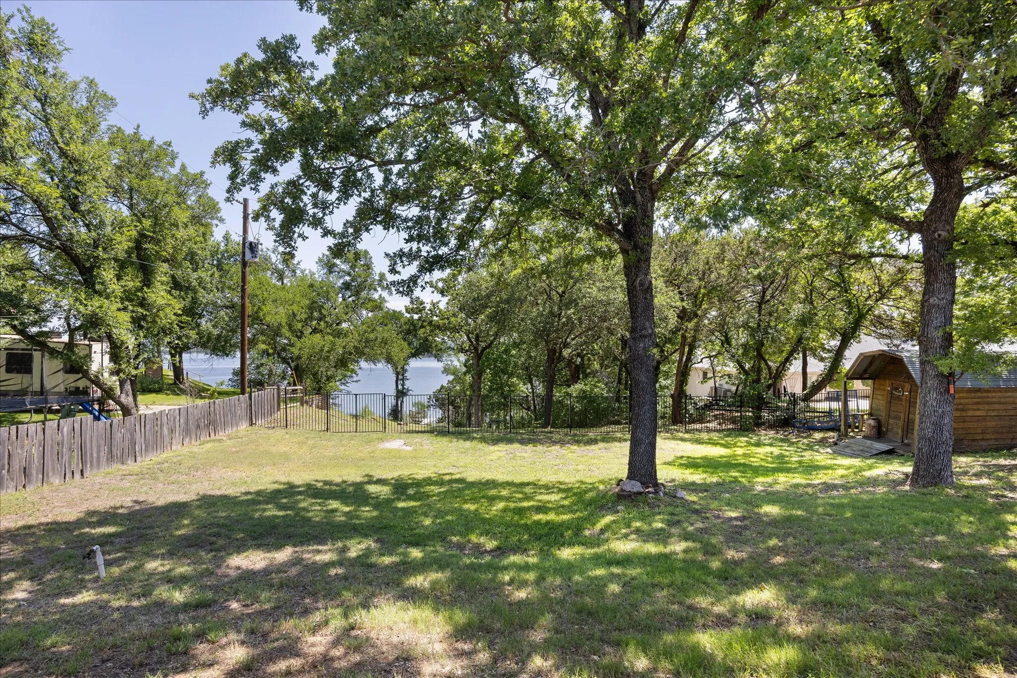 Single Family Residence For Sale in Hood County , 3818 Mambrino Highway, Granbury, Texas 76048, 4 Bedroom, 3 Bathroom, 2 Garage spaces, 2,387 Sqft, built in 1993, mls#21266056, Real Estate Agent in Granbury, Homes For Sale in Hood county, Homes For Sale in Granbury, Realtor in Granbury Texas, Real Estate Brokerage Independent Realty Texas, Luminita Cordes Realtor