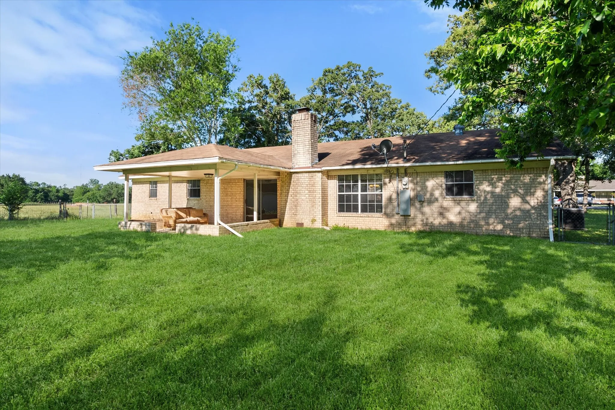 Single Family Residence For Sale in Freestone County , 824 Stardust Lane, Fairfield, Texas 75840, 3 Bedroom, 2 Bathroom, 2 Garage spaces, 1,717 Sqft, built in 1975, mls#21272225, Real Estate Agent in Fairfield, Homes For Sale in Freestone county, Homes For Sale in Fairfield, Realtor in Fairfield Texas, Real Estate Brokerage Independent Realty Texas, Luminita Cordes Realtor