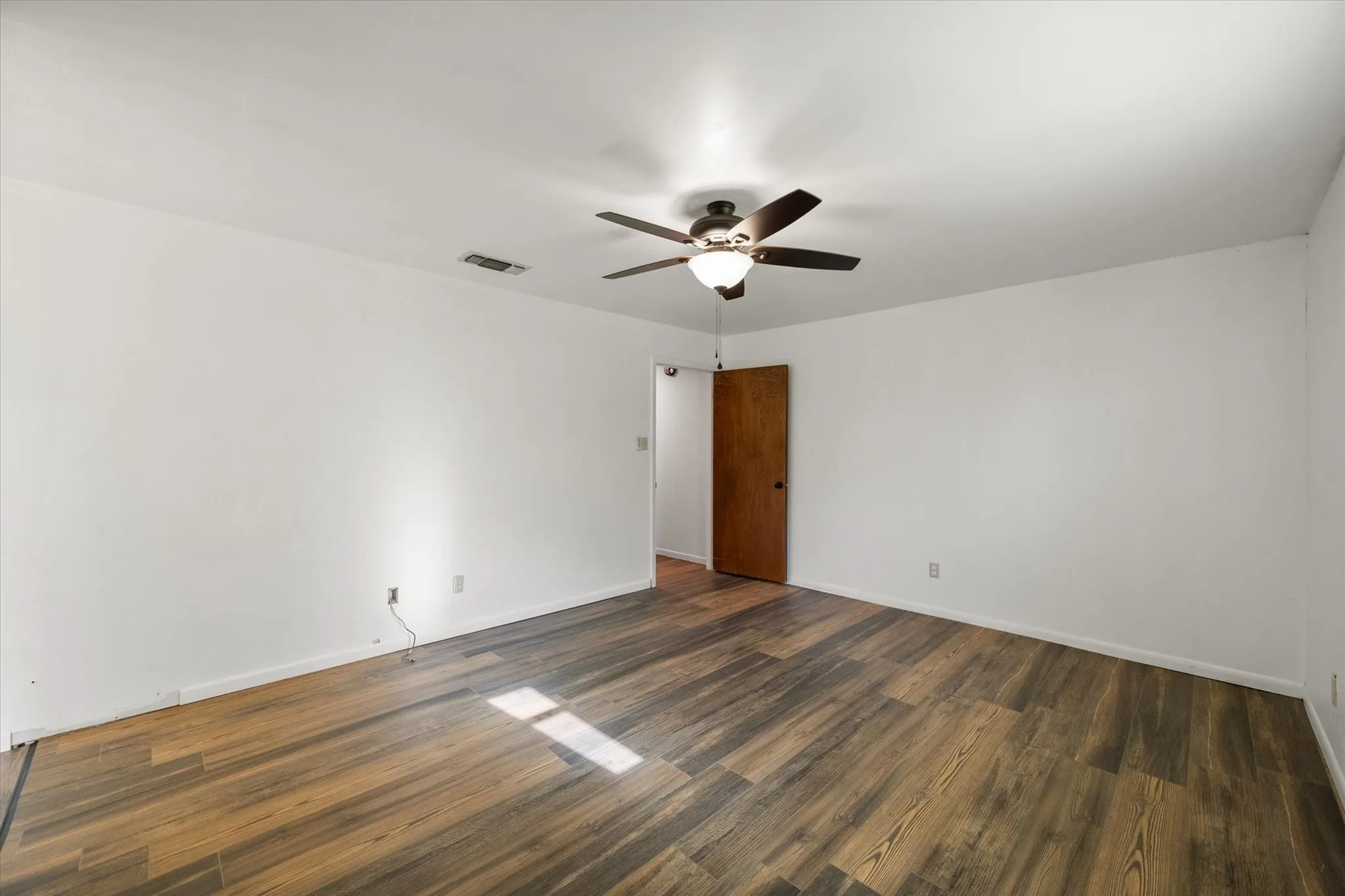 Single Family Residence For Sale in Freestone County , 824 Stardust Lane, Fairfield, Texas 75840, 3 Bedroom, 2 Bathroom, 2 Garage spaces, 1,717 Sqft, built in 1975, mls#21272225, Real Estate Agent in Fairfield, Homes For Sale in Freestone county, Homes For Sale in Fairfield, Realtor in Fairfield Texas, Real Estate Brokerage Independent Realty Texas, Luminita Cordes Realtor