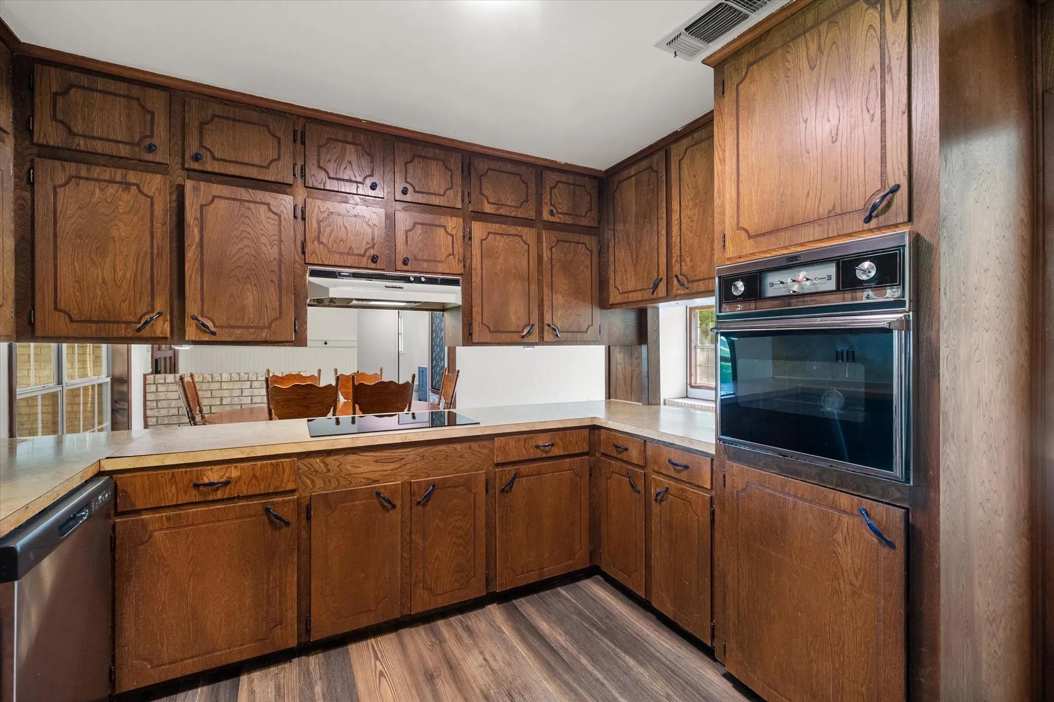 Single Family Residence For Sale in Freestone County , 824 Stardust Lane, Fairfield, Texas 75840, 3 Bedroom, 2 Bathroom, 2 Garage spaces, 1,717 Sqft, built in 1975, mls#21272225, Real Estate Agent in Fairfield, Homes For Sale in Freestone county, Homes For Sale in Fairfield, Realtor in Fairfield Texas, Real Estate Brokerage Independent Realty Texas, Luminita Cordes Realtor