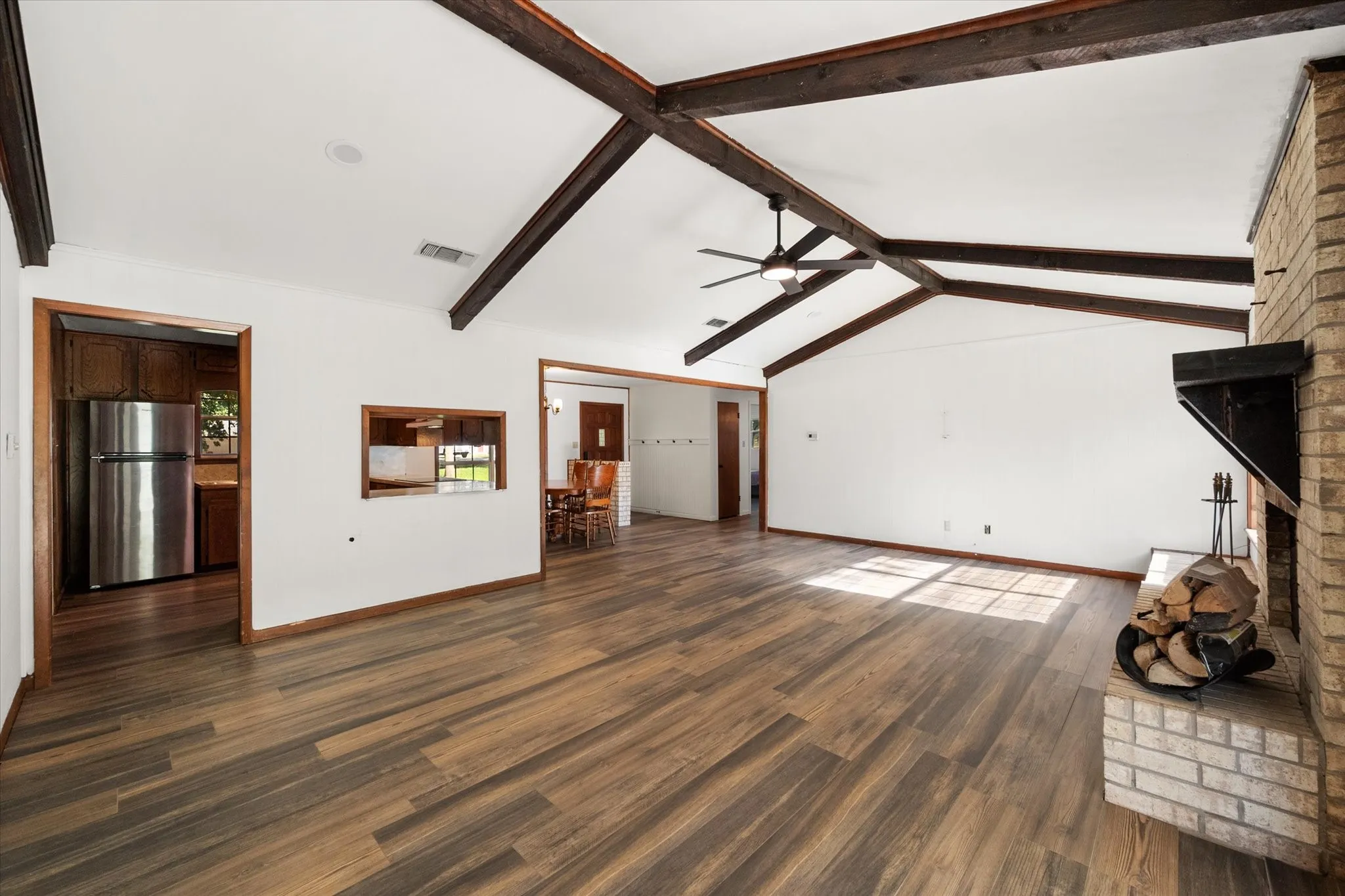 Single Family Residence For Sale in Freestone County , 824 Stardust Lane, Fairfield, Texas 75840, 3 Bedroom, 2 Bathroom, 2 Garage spaces, 1,717 Sqft, built in 1975, mls#21272225, Real Estate Agent in Fairfield, Homes For Sale in Freestone county, Homes For Sale in Fairfield, Realtor in Fairfield Texas, Real Estate Brokerage Independent Realty Texas, Luminita Cordes Realtor