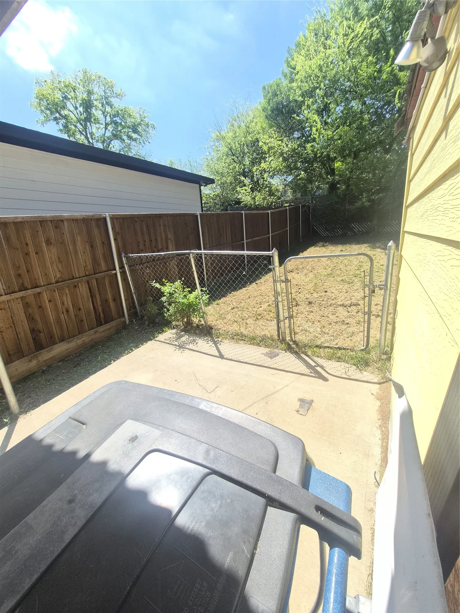 Outdoor patio with concrete surfacing