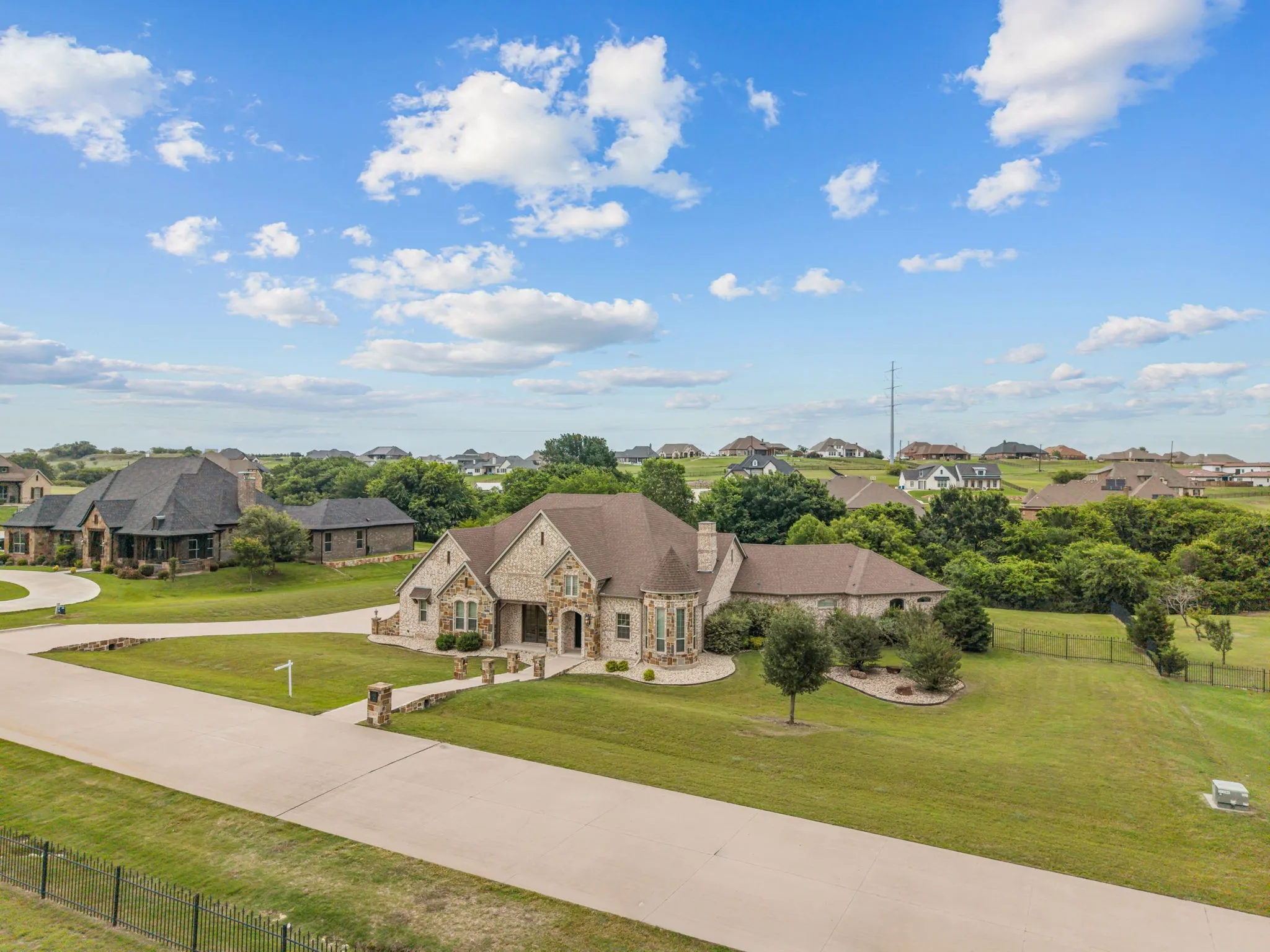 Single Family Residence For Sale in Tarrant County , 7809 Bella Flora Drive, Fort Worth, Texas 76126, 4 Bedroom, 4 Bathroom, 3 Garage spaces, 3,972 Sqft, built in 2015, Price $1,150,000, mls#21273816, Real Estate Agent in Fort Worth, Homes For Sale in Tarrant county, Homes For Sale in Fort Worth, Realtor in Fort Worth Texas, Real Estate Brokerage Independent Realty Texas, Luminita Cordes Realtor