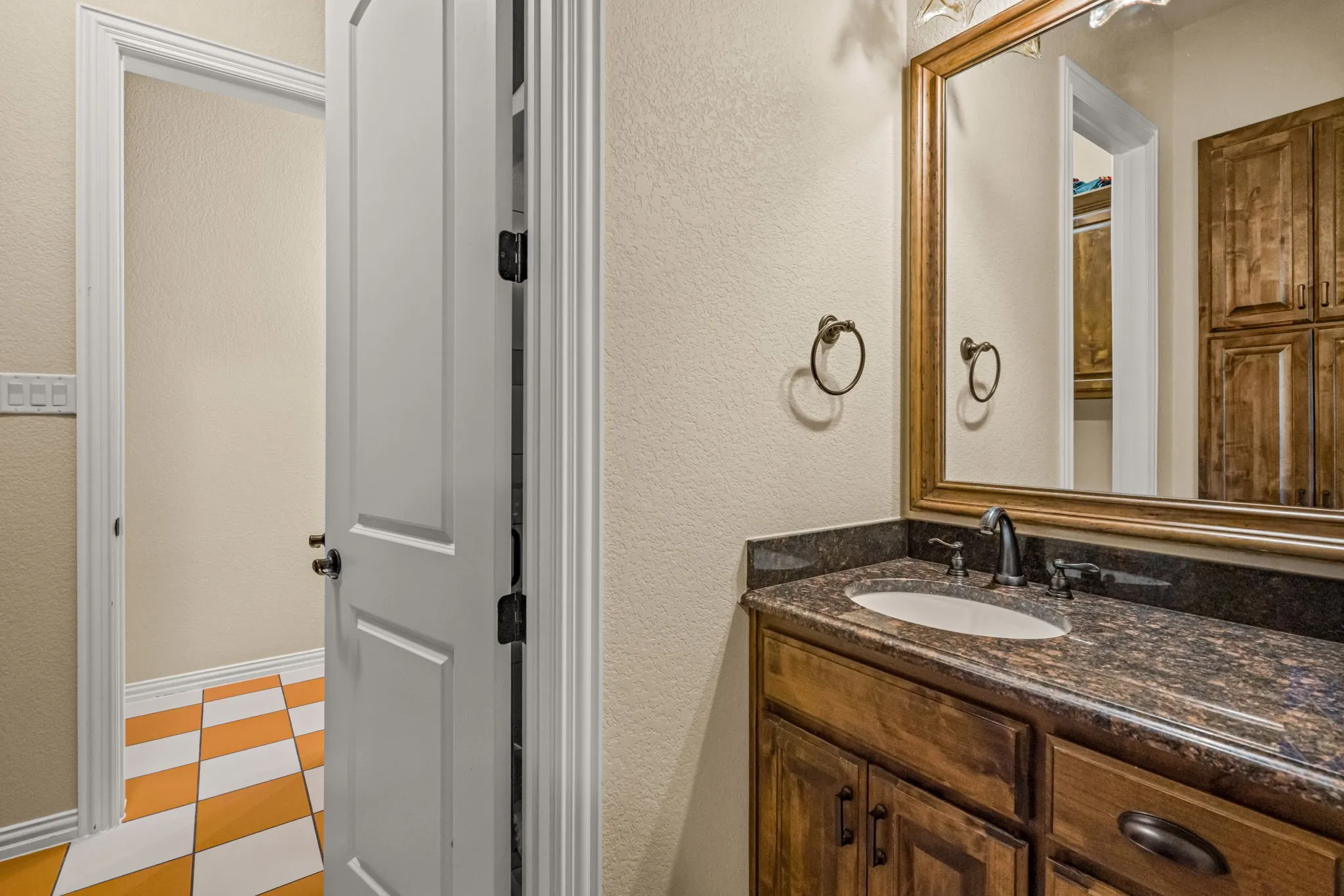 Single Family Residence For Sale in Tarrant County , 7809 Bella Flora Drive, Fort Worth, Texas 76126, 4 Bedroom, 4 Bathroom, 3 Garage spaces, 3,972 Sqft, built in 2015, Price $1,150,000, mls#21273816, Real Estate Agent in Fort Worth, Homes For Sale in Tarrant county, Homes For Sale in Fort Worth, Realtor in Fort Worth Texas, Real Estate Brokerage Independent Realty Texas, Luminita Cordes Realtor