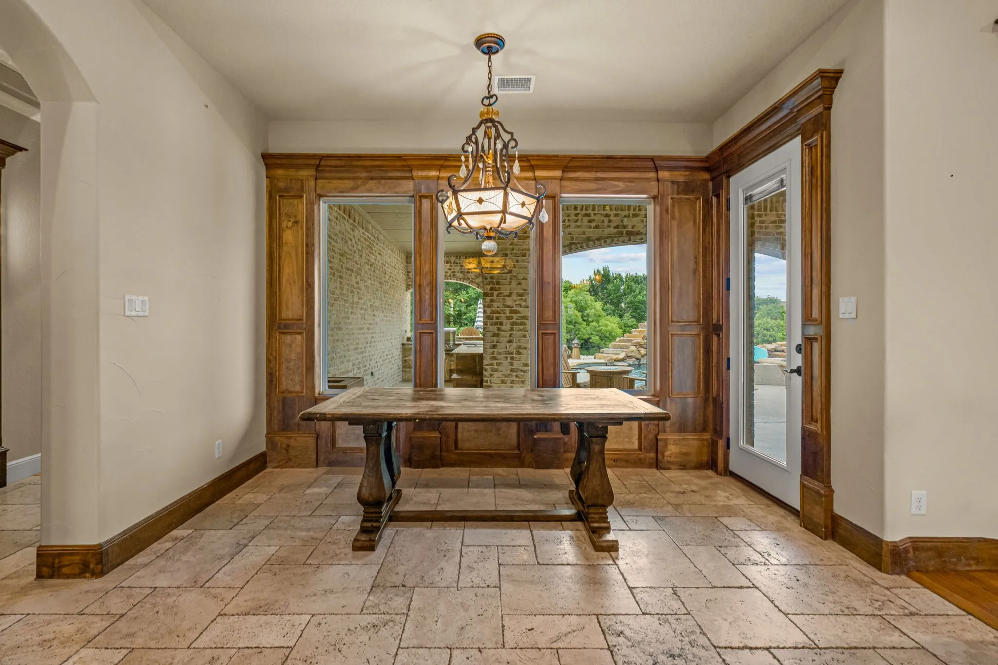 Single Family Residence For Sale in Tarrant County , 7809 Bella Flora Drive, Fort Worth, Texas 76126, 4 Bedroom, 4 Bathroom, 3 Garage spaces, 3,972 Sqft, built in 2015, Price $1,150,000, mls#21273816, Real Estate Agent in Fort Worth, Homes For Sale in Tarrant county, Homes For Sale in Fort Worth, Realtor in Fort Worth Texas, Real Estate Brokerage Independent Realty Texas, Luminita Cordes Realtor