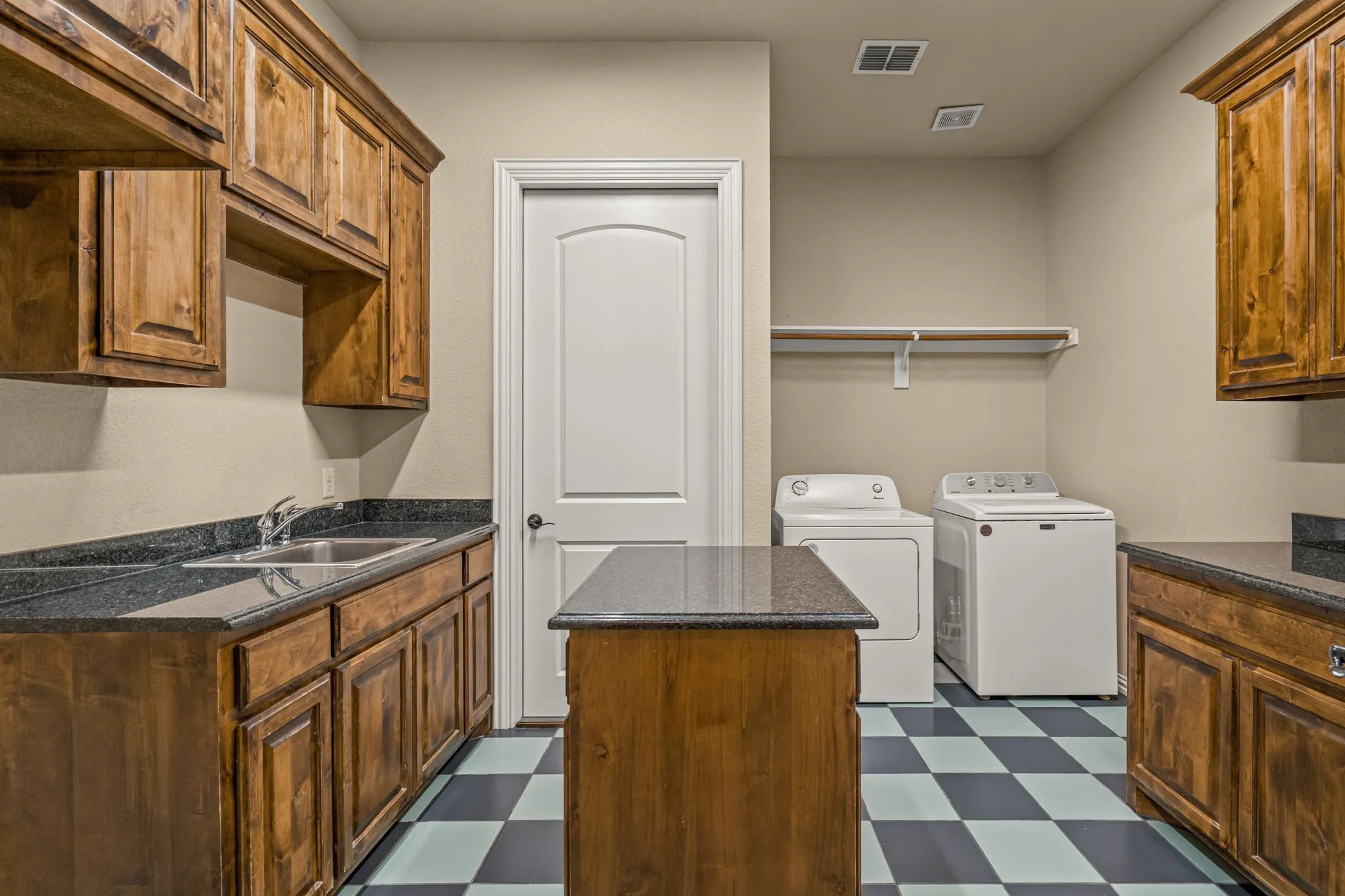 Single Family Residence For Sale in Tarrant County , 7809 Bella Flora Drive, Fort Worth, Texas 76126, 4 Bedroom, 4 Bathroom, 3 Garage spaces, 3,972 Sqft, built in 2015, Price $1,150,000, mls#21273816, Real Estate Agent in Fort Worth, Homes For Sale in Tarrant county, Homes For Sale in Fort Worth, Realtor in Fort Worth Texas, Real Estate Brokerage Independent Realty Texas, Luminita Cordes Realtor
