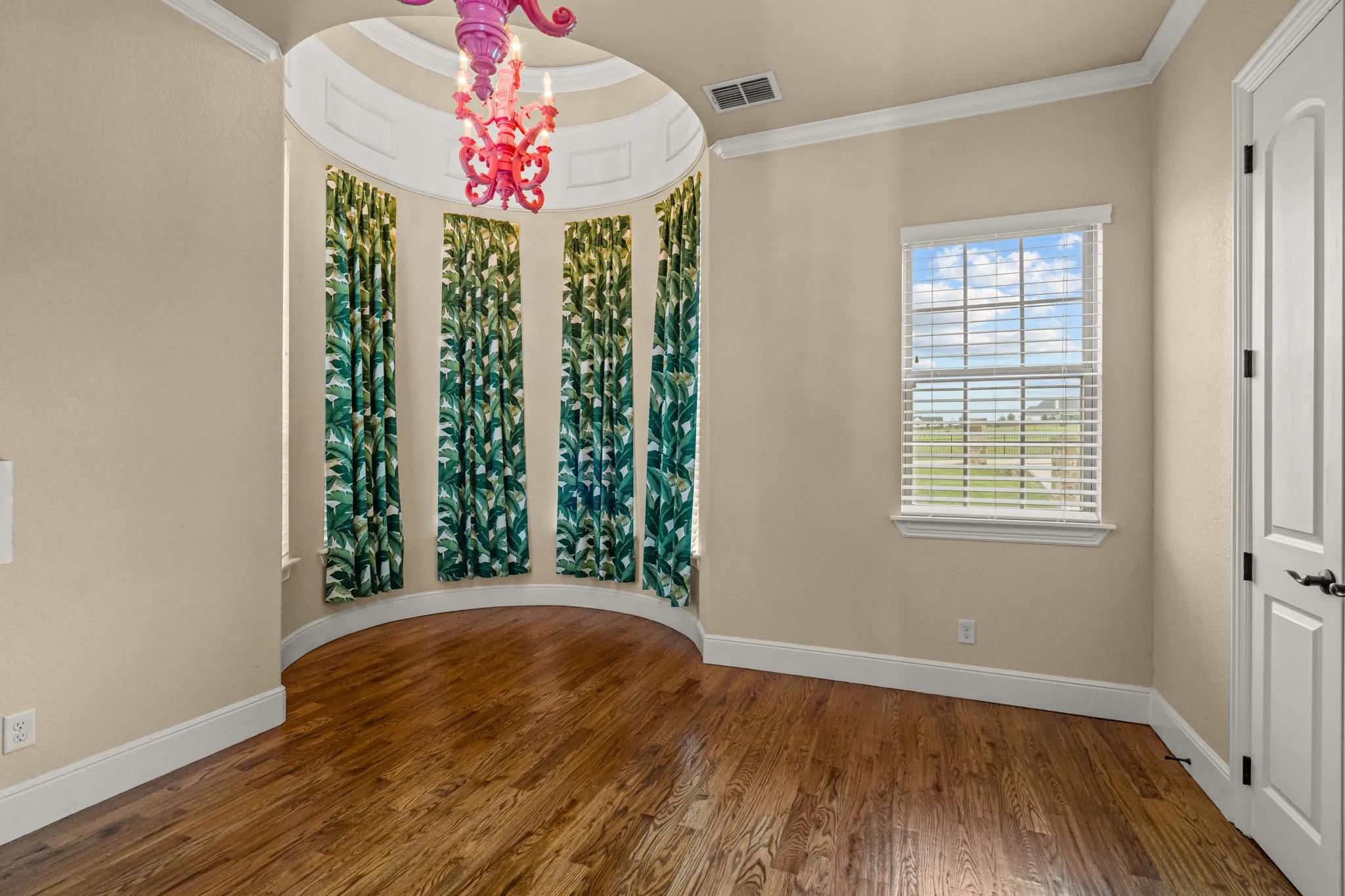 Single Family Residence For Sale in Tarrant County , 7809 Bella Flora Drive, Fort Worth, Texas 76126, 4 Bedroom, 4 Bathroom, 3 Garage spaces, 3,972 Sqft, built in 2015, Price $1,150,000, mls#21273816, Real Estate Agent in Fort Worth, Homes For Sale in Tarrant county, Homes For Sale in Fort Worth, Realtor in Fort Worth Texas, Real Estate Brokerage Independent Realty Texas, Luminita Cordes Realtor
