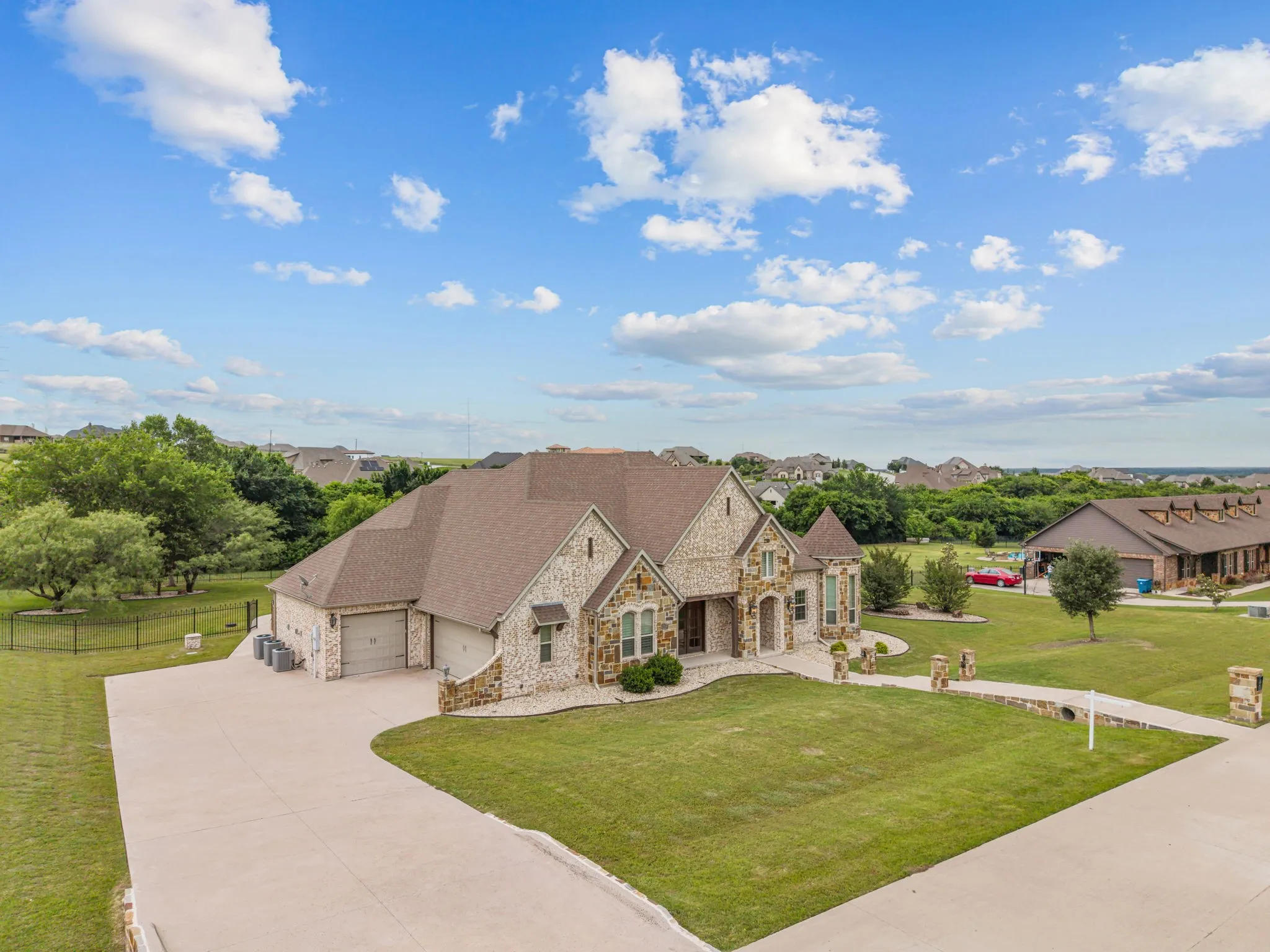 Single Family Residence For Sale in Tarrant County , 7809 Bella Flora Drive, Fort Worth, Texas 76126, 4 Bedroom, 4 Bathroom, 3 Garage spaces, 3,972 Sqft, built in 2015, Price $1,150,000, mls#21273816, Real Estate Agent in Fort Worth, Homes For Sale in Tarrant county, Homes For Sale in Fort Worth, Realtor in Fort Worth Texas, Real Estate Brokerage Independent Realty Texas, Luminita Cordes Realtor