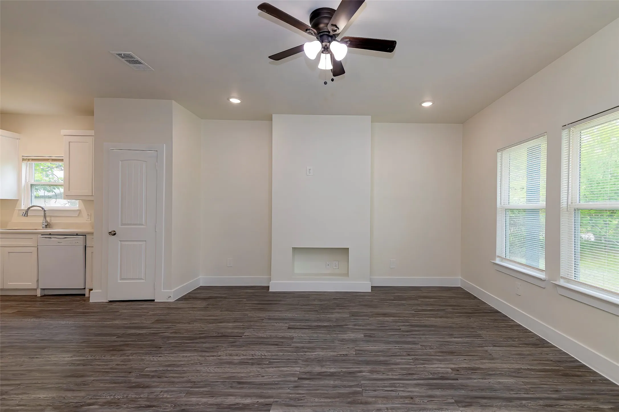 Single Family Residence For Sale in Hopkins County , 500 Como, Sulphur Springs, Texas 75482, 3 Bedroom, 2 Bathroom, Garage spaces, 1,242 Sqft, built in 2023, mls#21268489, Real Estate Agent in Sulphur Springs, Homes For Sale in Hopkins county, Homes For Sale in Sulphur Springs, Realtor in Sulphur Springs Texas, Real Estate Brokerage Independent Realty Texas, Luminita Cordes Realtor