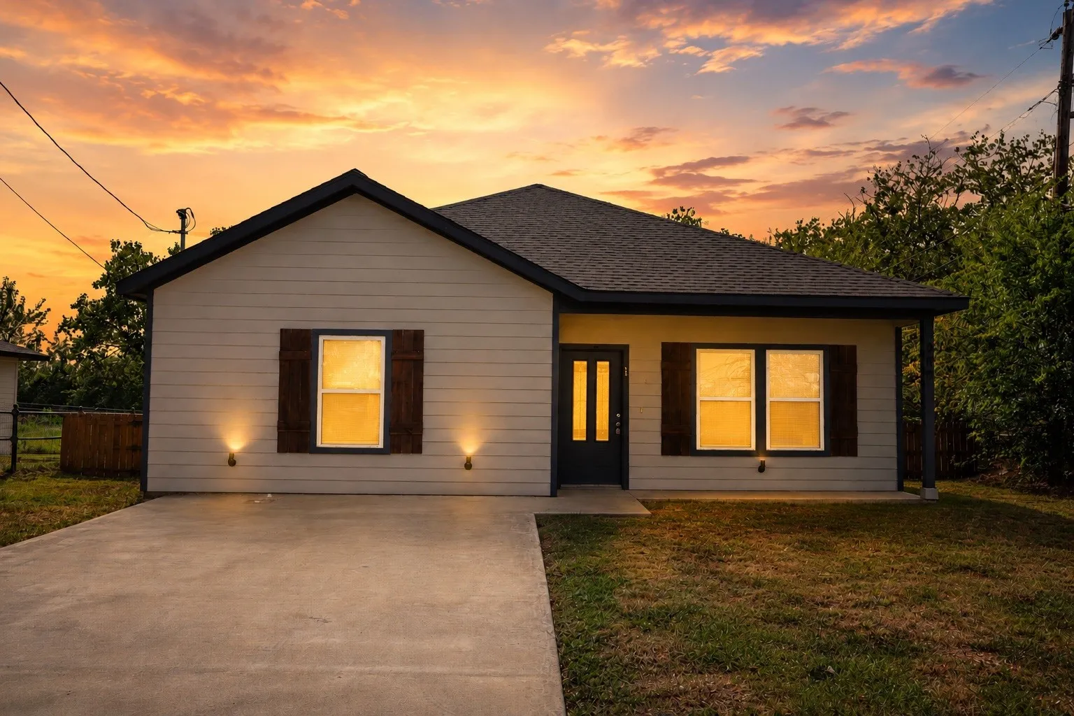 Single Family Residence For Sale in Hopkins County , 500 Como, Sulphur Springs, Texas 75482, 3 Bedroom, 2 Bathroom, Garage spaces, 1,242 Sqft, built in 2023, mls#21268489, Real Estate Agent in Sulphur Springs, Homes For Sale in Hopkins county, Homes For Sale in Sulphur Springs, Realtor in Sulphur Springs Texas, Real Estate Brokerage Independent Realty Texas, Luminita Cordes Realtor