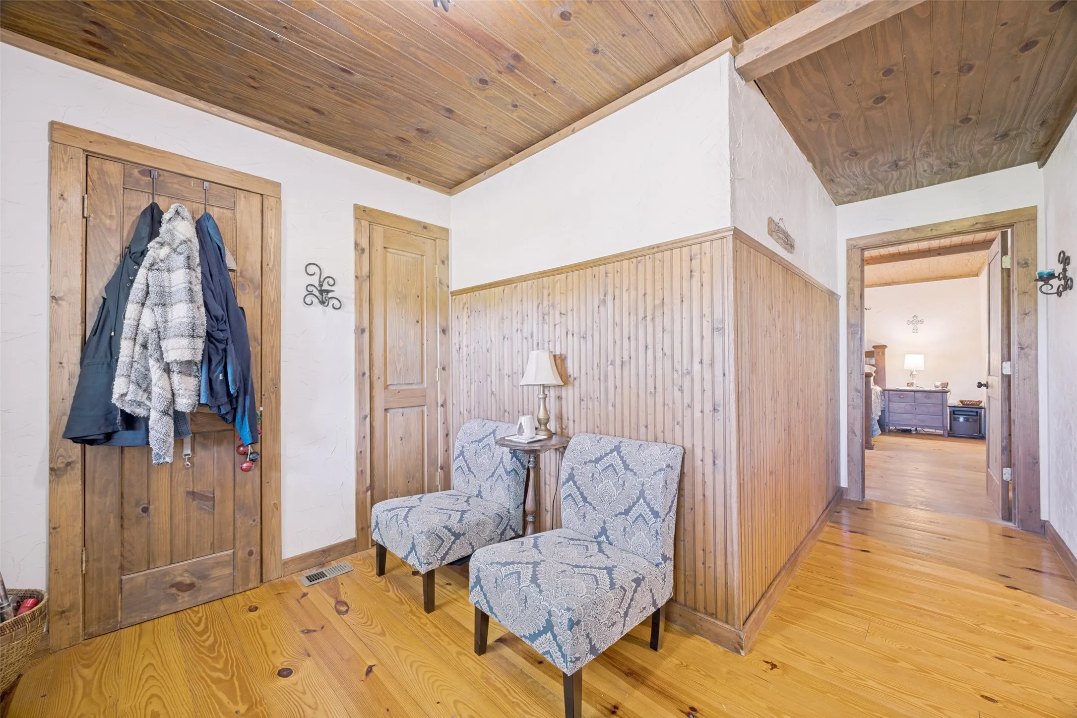 Single Family Residence For Sale in Fannin County , 744 County Road 4910, Trenton, Texas 75490, 3 Bedrooms, 3 Bathrooms, Garage spaces, 2,449 Sqft, built in 2005, Price $625,000, mls#21273938, Real Estate Agent in Trenton, Homes For Sale in Fannin county, Homes For Sale in Trenton, Realtor in Trenton Texas, Real Estate Brokerage Independent Realty Texas, Luminita Cordes Realtor