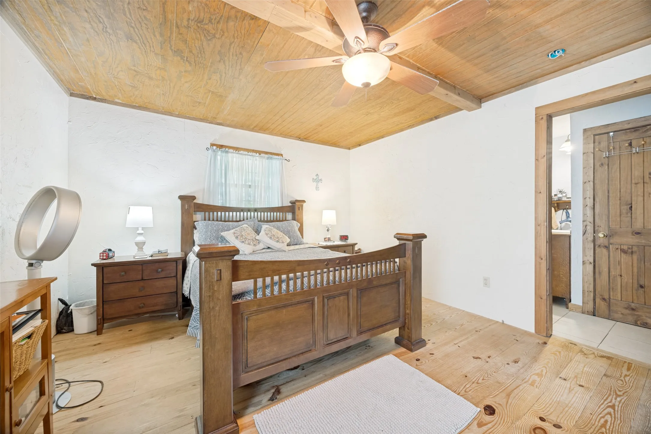 Single Family Residence For Sale in Fannin County , 744 County Road 4910, Trenton, Texas 75490, 3 Bedrooms, 3 Bathrooms, Garage spaces, 2,449 Sqft, built in 2005, Price $625,000, mls#21273938, Real Estate Agent in Trenton, Homes For Sale in Fannin county, Homes For Sale in Trenton, Realtor in Trenton Texas, Real Estate Brokerage Independent Realty Texas, Luminita Cordes Realtor