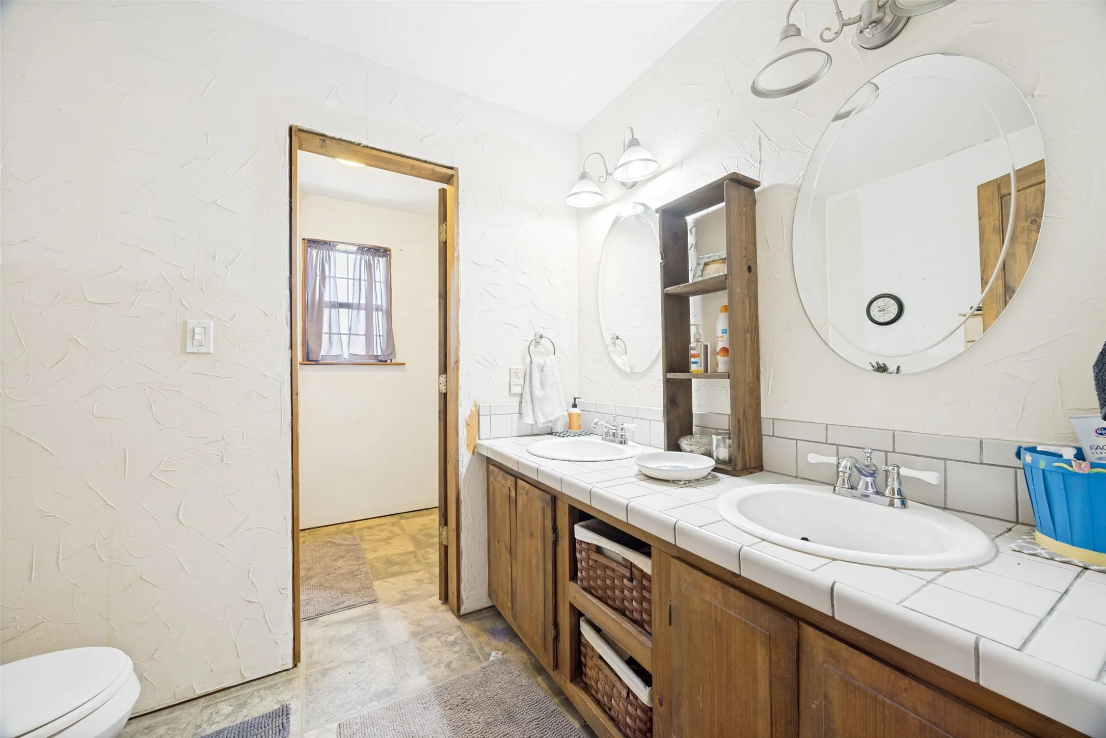 Single Family Residence For Sale in Fannin County , 744 County Road 4910, Trenton, Texas 75490, 3 Bedrooms, 3 Bathrooms, Garage spaces, 2,449 Sqft, built in 2005, Price $625,000, mls#21273938, Real Estate Agent in Trenton, Homes For Sale in Fannin county, Homes For Sale in Trenton, Realtor in Trenton Texas, Real Estate Brokerage Independent Realty Texas, Luminita Cordes Realtor