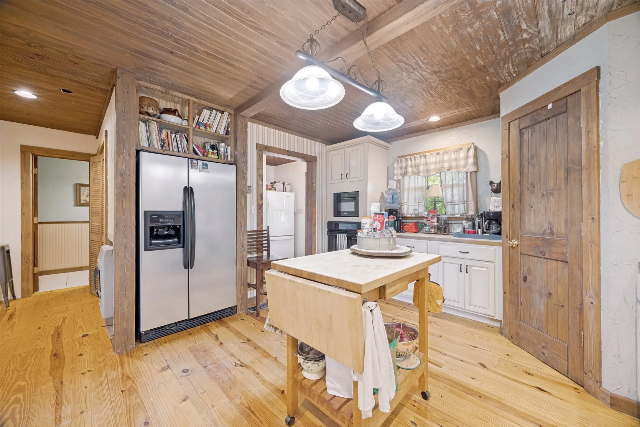 Single Family Residence For Sale in Fannin County , 744 County Road 4910, Trenton, Texas 75490, 3 Bedrooms, 3 Bathrooms, Garage spaces, 2,449 Sqft, built in 2005, Price $625,000, mls#21273938, Real Estate Agent in Trenton, Homes For Sale in Fannin county, Homes For Sale in Trenton, Realtor in Trenton Texas, Real Estate Brokerage Independent Realty Texas, Luminita Cordes Realtor