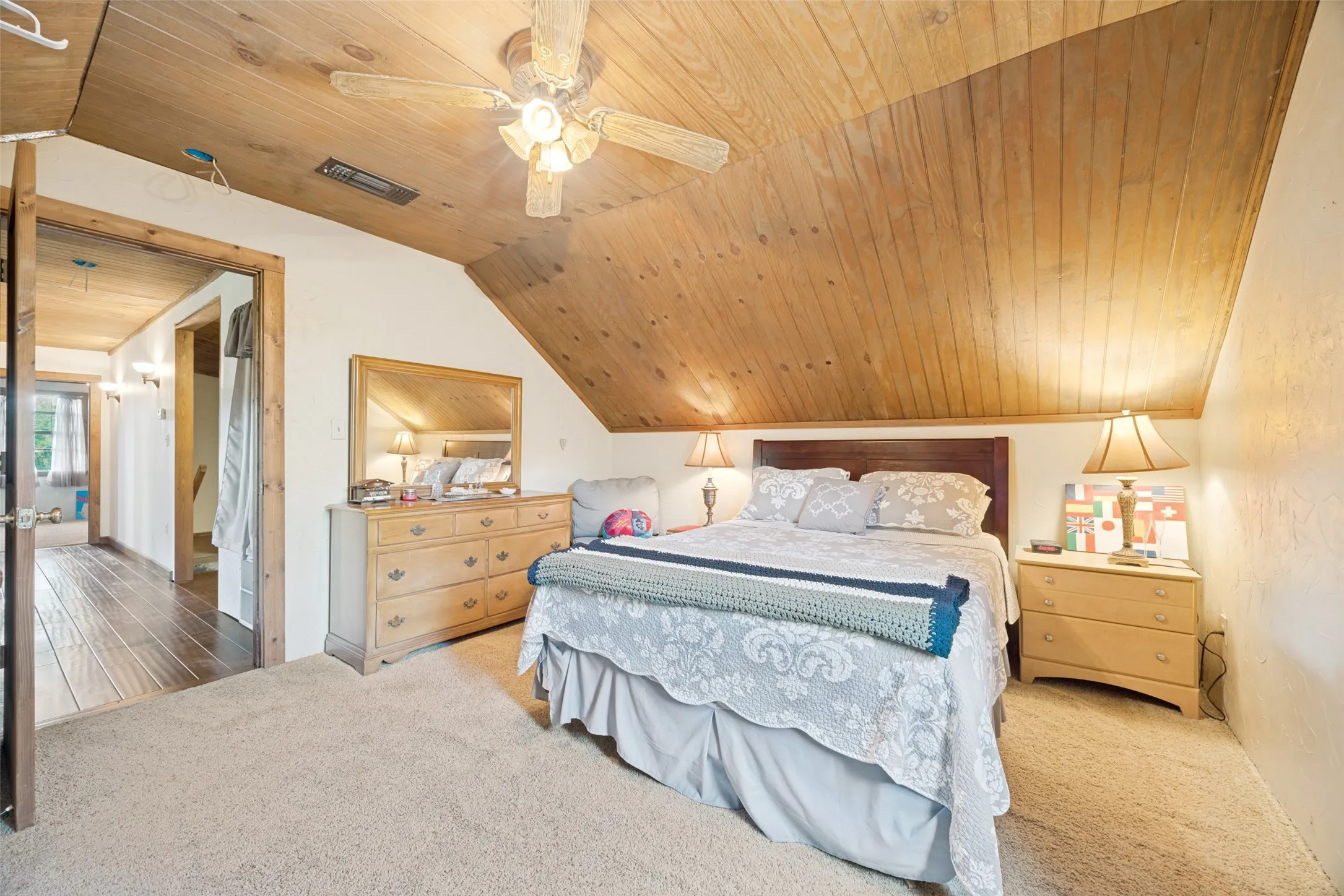 Single Family Residence For Sale in Fannin County , 744 County Road 4910, Trenton, Texas 75490, 3 Bedrooms, 3 Bathrooms, Garage spaces, 2,449 Sqft, built in 2005, Price $625,000, mls#21273938, Real Estate Agent in Trenton, Homes For Sale in Fannin county, Homes For Sale in Trenton, Realtor in Trenton Texas, Real Estate Brokerage Independent Realty Texas, Luminita Cordes Realtor