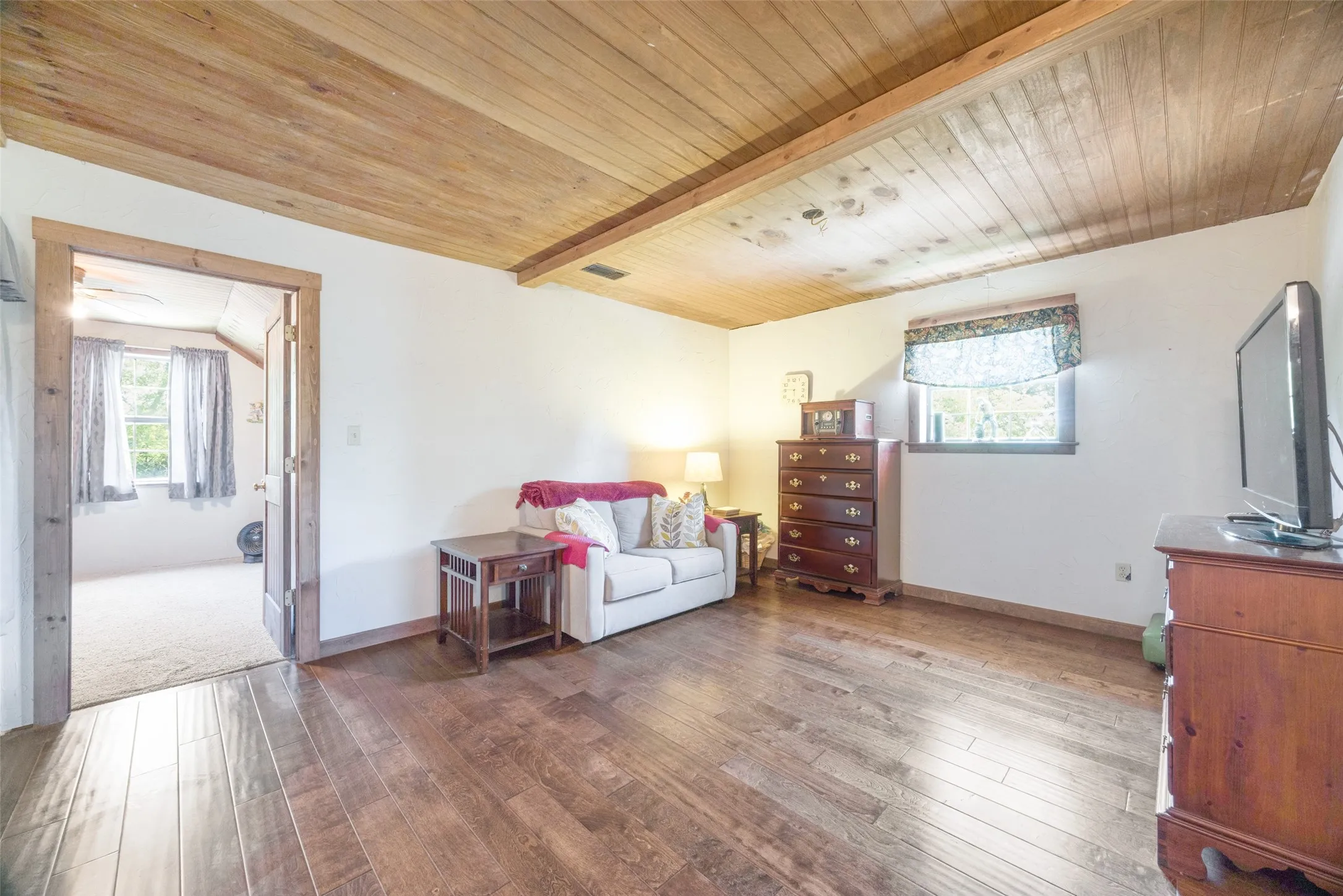 Single Family Residence For Sale in Fannin County , 744 County Road 4910, Trenton, Texas 75490, 3 Bedrooms, 3 Bathrooms, Garage spaces, 2,449 Sqft, built in 2005, Price $625,000, mls#21273938, Real Estate Agent in Trenton, Homes For Sale in Fannin county, Homes For Sale in Trenton, Realtor in Trenton Texas, Real Estate Brokerage Independent Realty Texas, Luminita Cordes Realtor