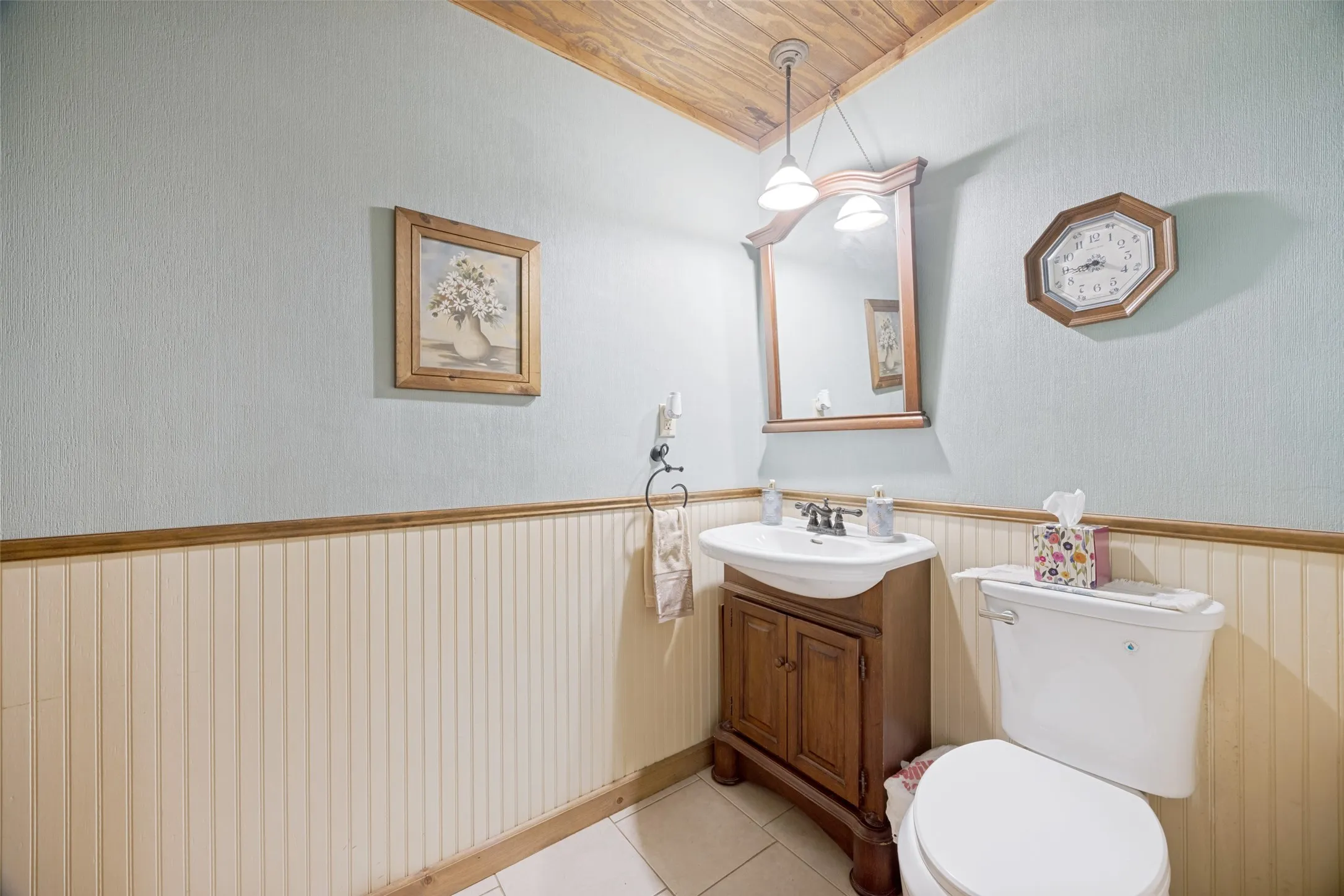 Single Family Residence For Sale in Fannin County , 744 County Road 4910, Trenton, Texas 75490, 3 Bedrooms, 3 Bathrooms, Garage spaces, 2,449 Sqft, built in 2005, Price $625,000, mls#21273938, Real Estate Agent in Trenton, Homes For Sale in Fannin county, Homes For Sale in Trenton, Realtor in Trenton Texas, Real Estate Brokerage Independent Realty Texas, Luminita Cordes Realtor