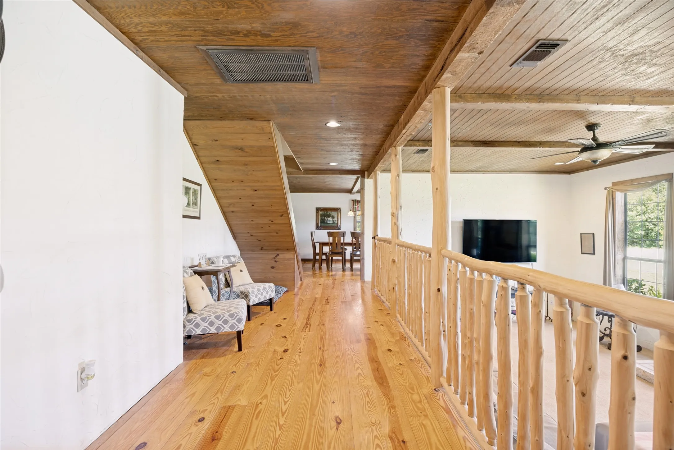 Single Family Residence For Sale in Fannin County , 744 County Road 4910, Trenton, Texas 75490, 3 Bedrooms, 3 Bathrooms, Garage spaces, 2,449 Sqft, built in 2005, Price $625,000, mls#21273938, Real Estate Agent in Trenton, Homes For Sale in Fannin county, Homes For Sale in Trenton, Realtor in Trenton Texas, Real Estate Brokerage Independent Realty Texas, Luminita Cordes Realtor
