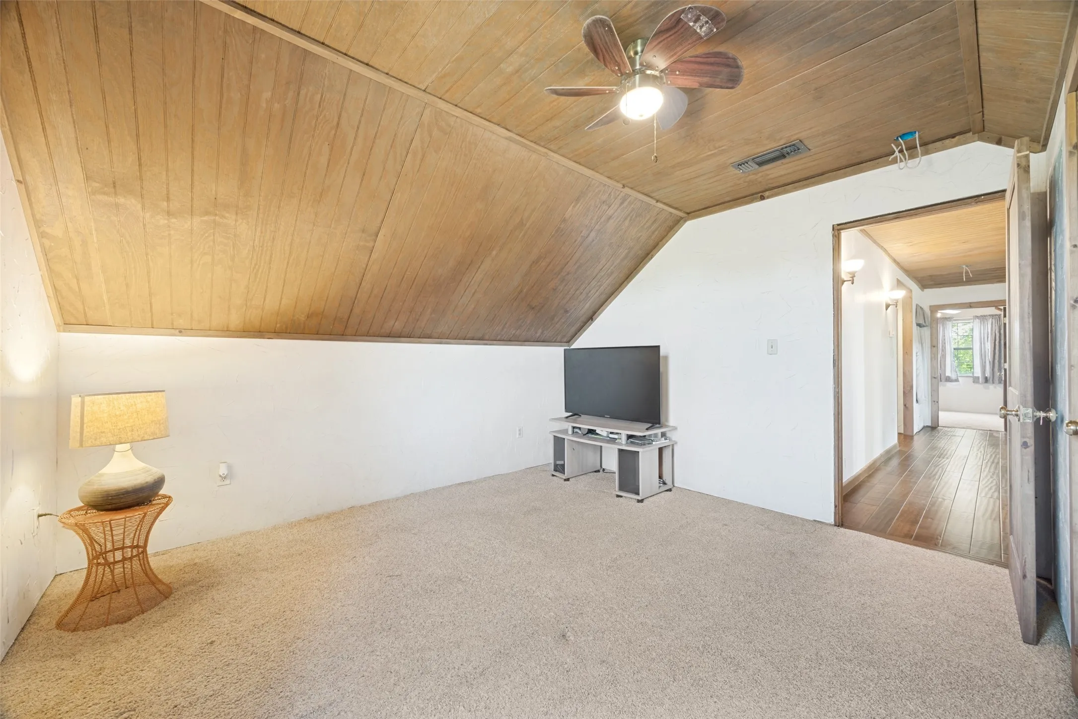 Single Family Residence For Sale in Fannin County , 744 County Road 4910, Trenton, Texas 75490, 3 Bedrooms, 3 Bathrooms, Garage spaces, 2,449 Sqft, built in 2005, Price $625,000, mls#21273938, Real Estate Agent in Trenton, Homes For Sale in Fannin county, Homes For Sale in Trenton, Realtor in Trenton Texas, Real Estate Brokerage Independent Realty Texas, Luminita Cordes Realtor