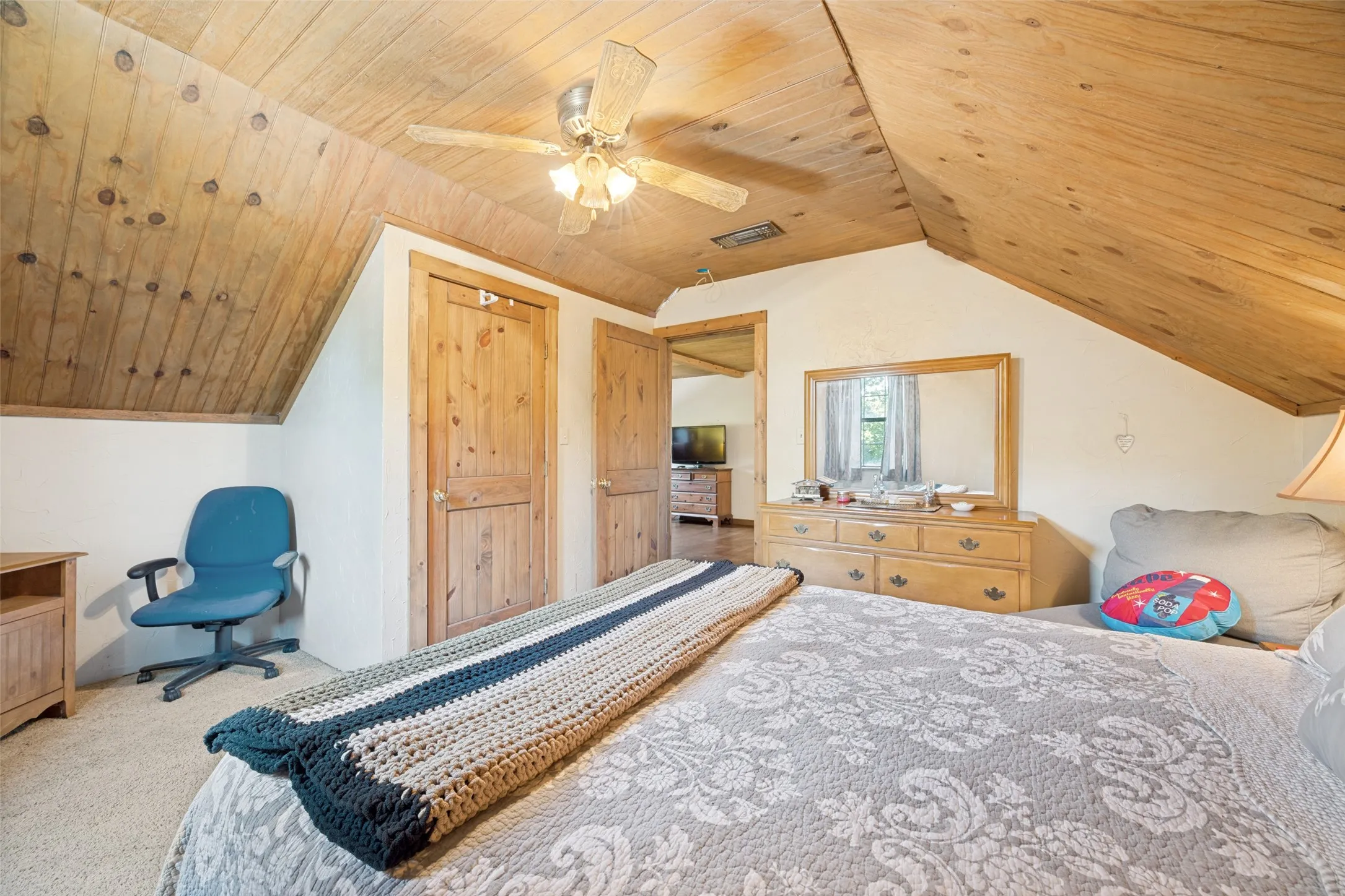 Single Family Residence For Sale in Fannin County , 744 County Road 4910, Trenton, Texas 75490, 3 Bedrooms, 3 Bathrooms, Garage spaces, 2,449 Sqft, built in 2005, Price $625,000, mls#21273938, Real Estate Agent in Trenton, Homes For Sale in Fannin county, Homes For Sale in Trenton, Realtor in Trenton Texas, Real Estate Brokerage Independent Realty Texas, Luminita Cordes Realtor
